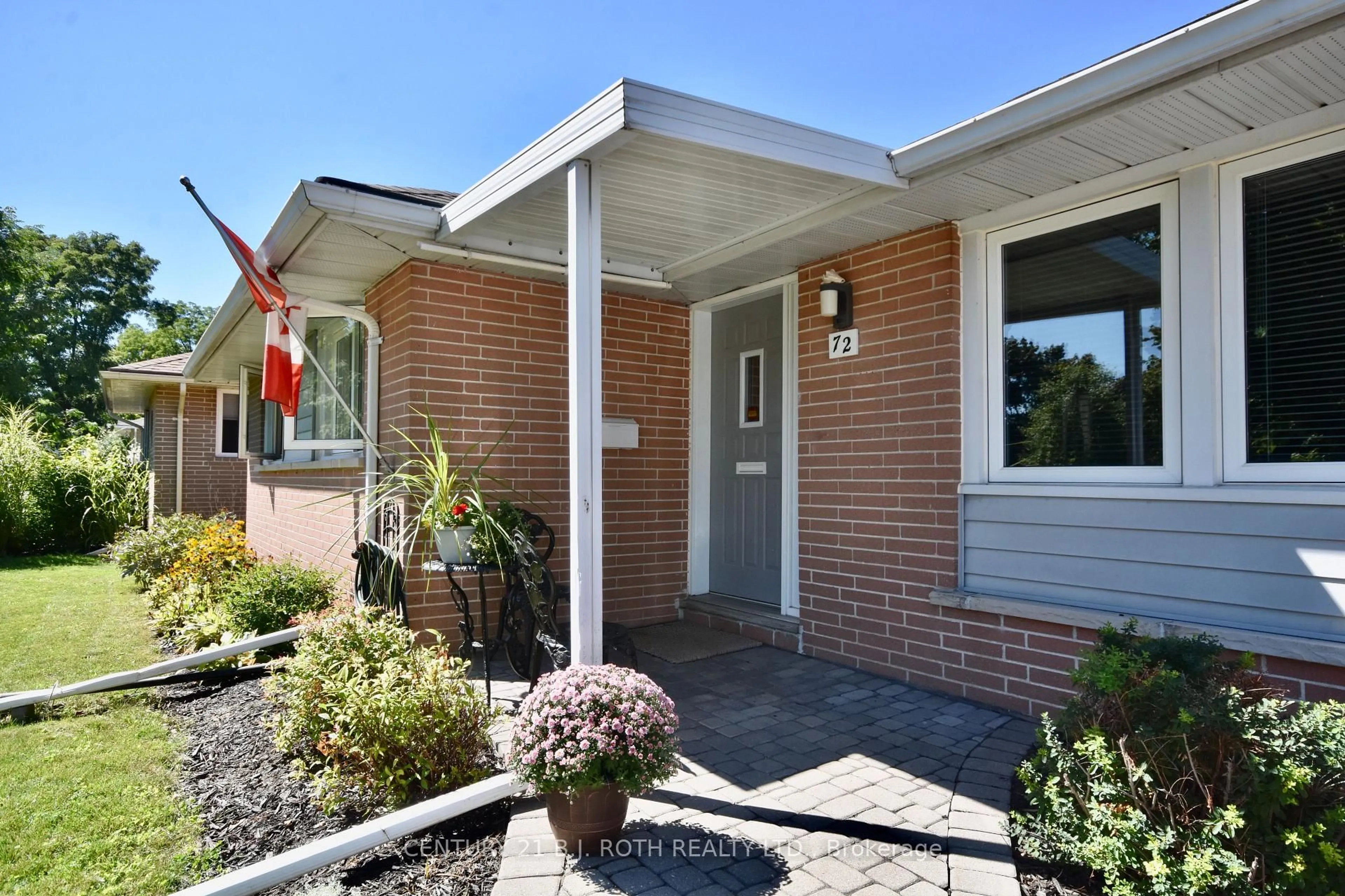 Home with brick exterior material, street for 72 ROSE St, Barrie Ontario L4M 2T2