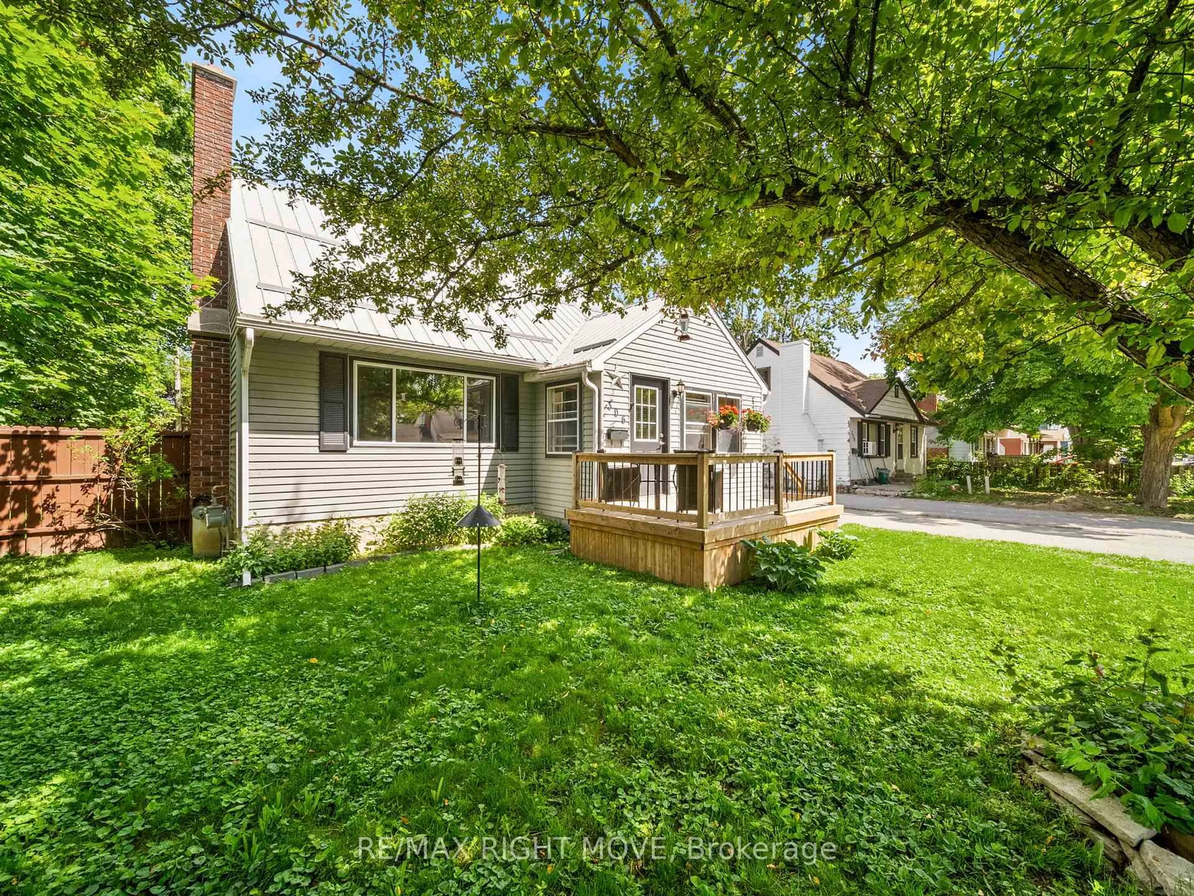 A pic from outside/outdoor area/front of a property/back of a property/a pic from drone, street for 306 Franklin St, Orillia Ontario L3V 1K6