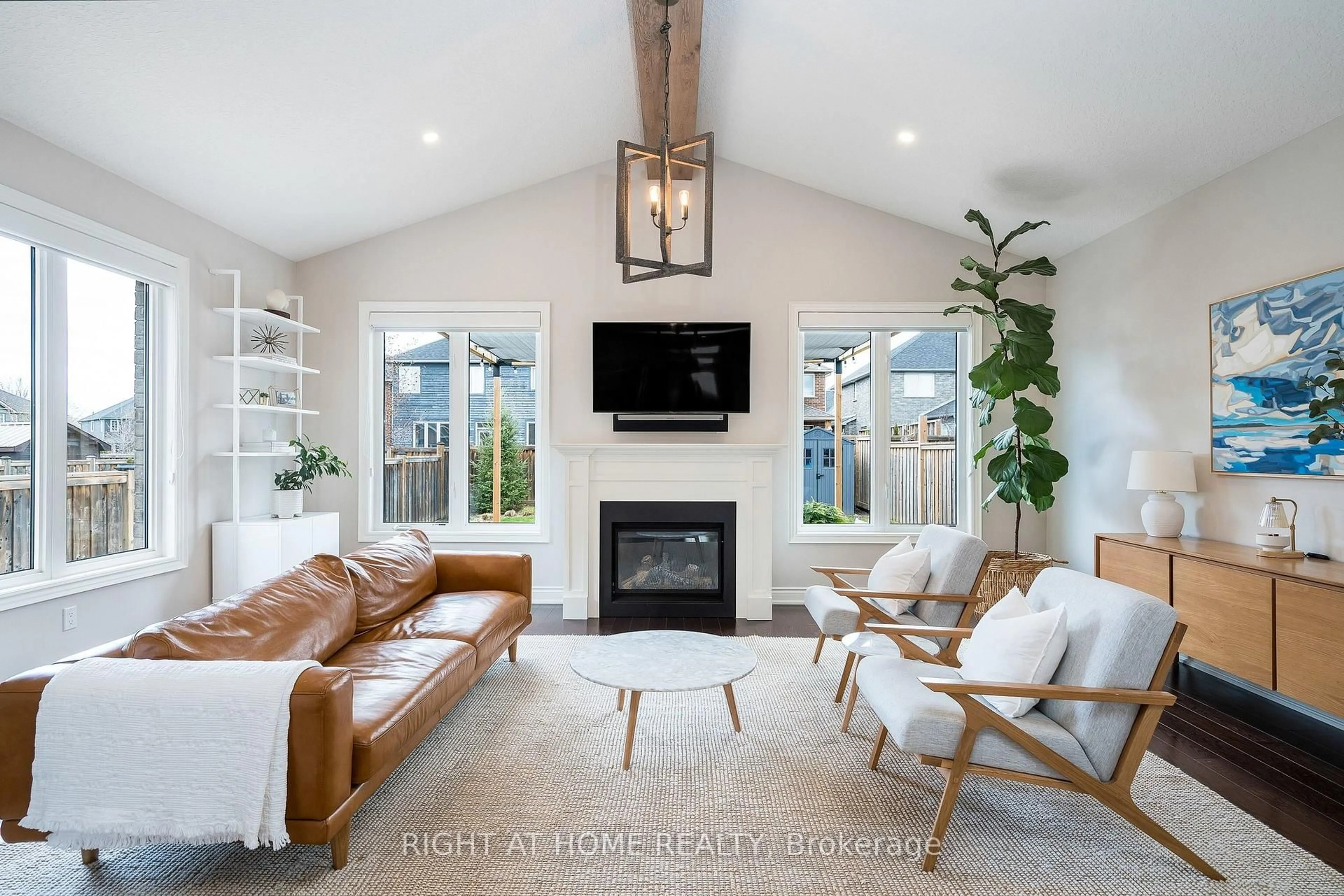Living room with furniture, unknown for 98 Garbutt Cres, Collingwood Ontario L9Y 0H5