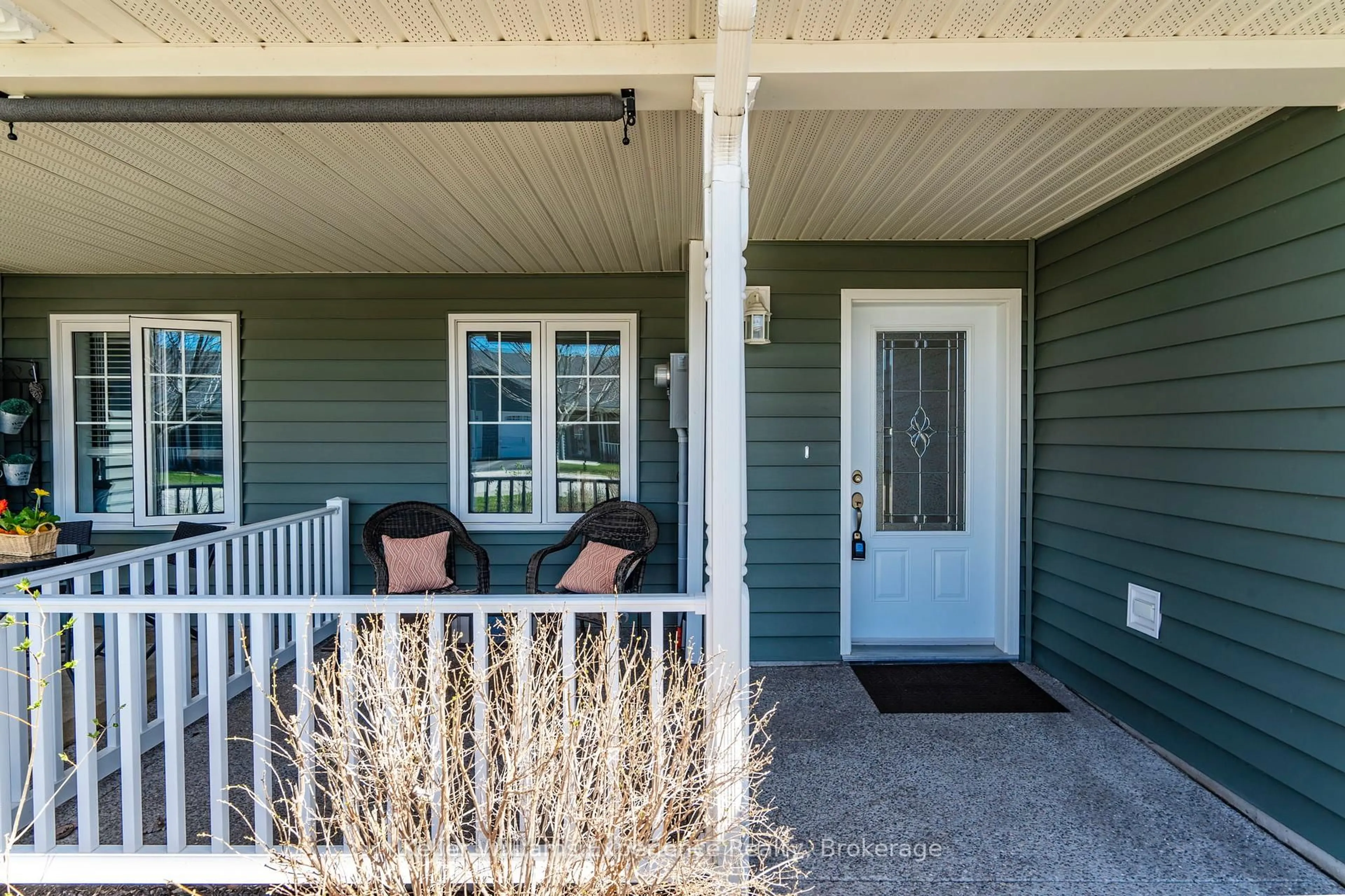 Home with vinyl exterior material, street for 3 Chamberlain Cres, Penetanguishene Ontario L9M 0A5