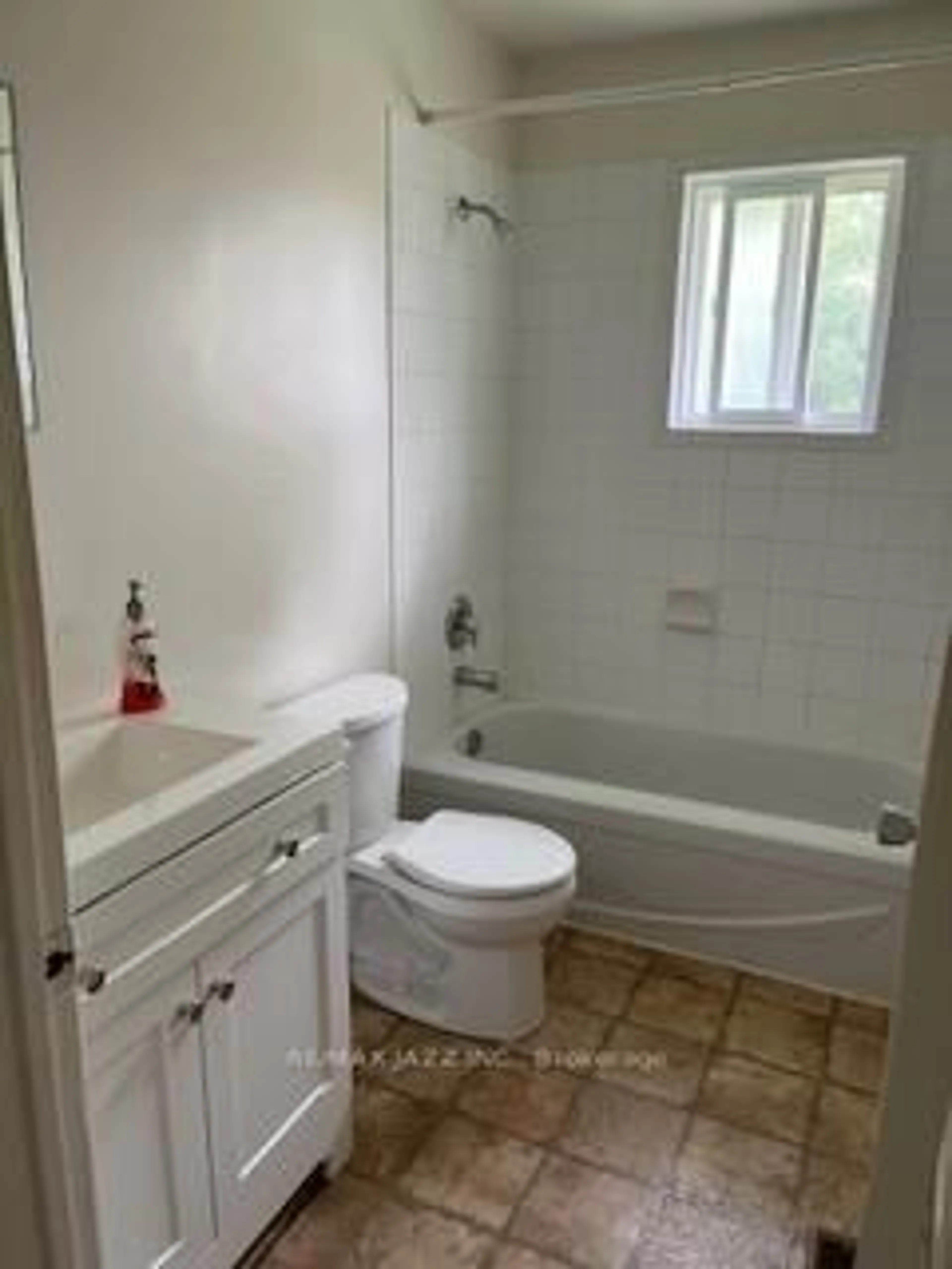 Standard bathroom, unknown for 416 Gill St, Orillia Ontario L3V 4K6