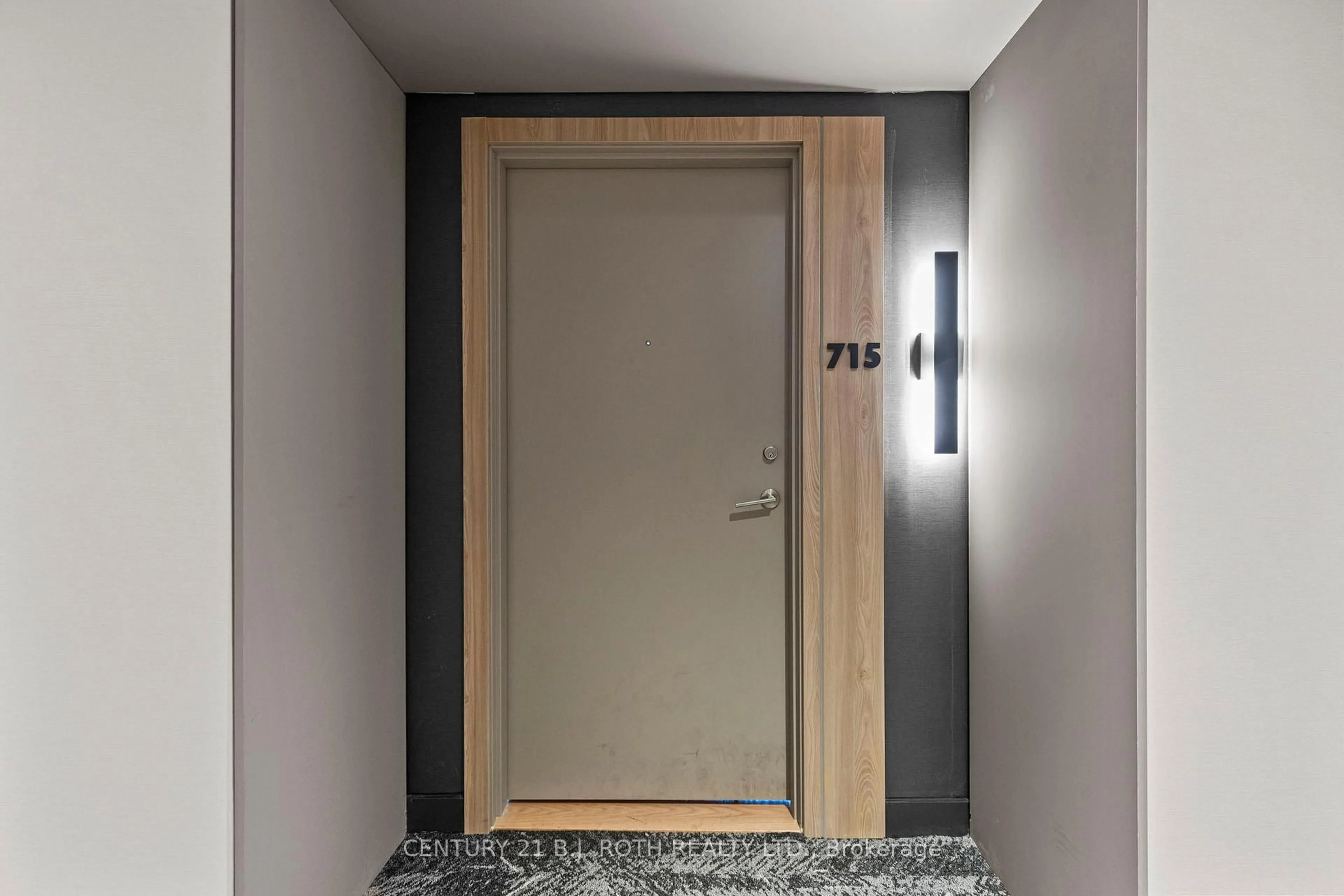 Indoor entryway for 185 Dunlop St #715, Barrie Ontario L4M 1B2