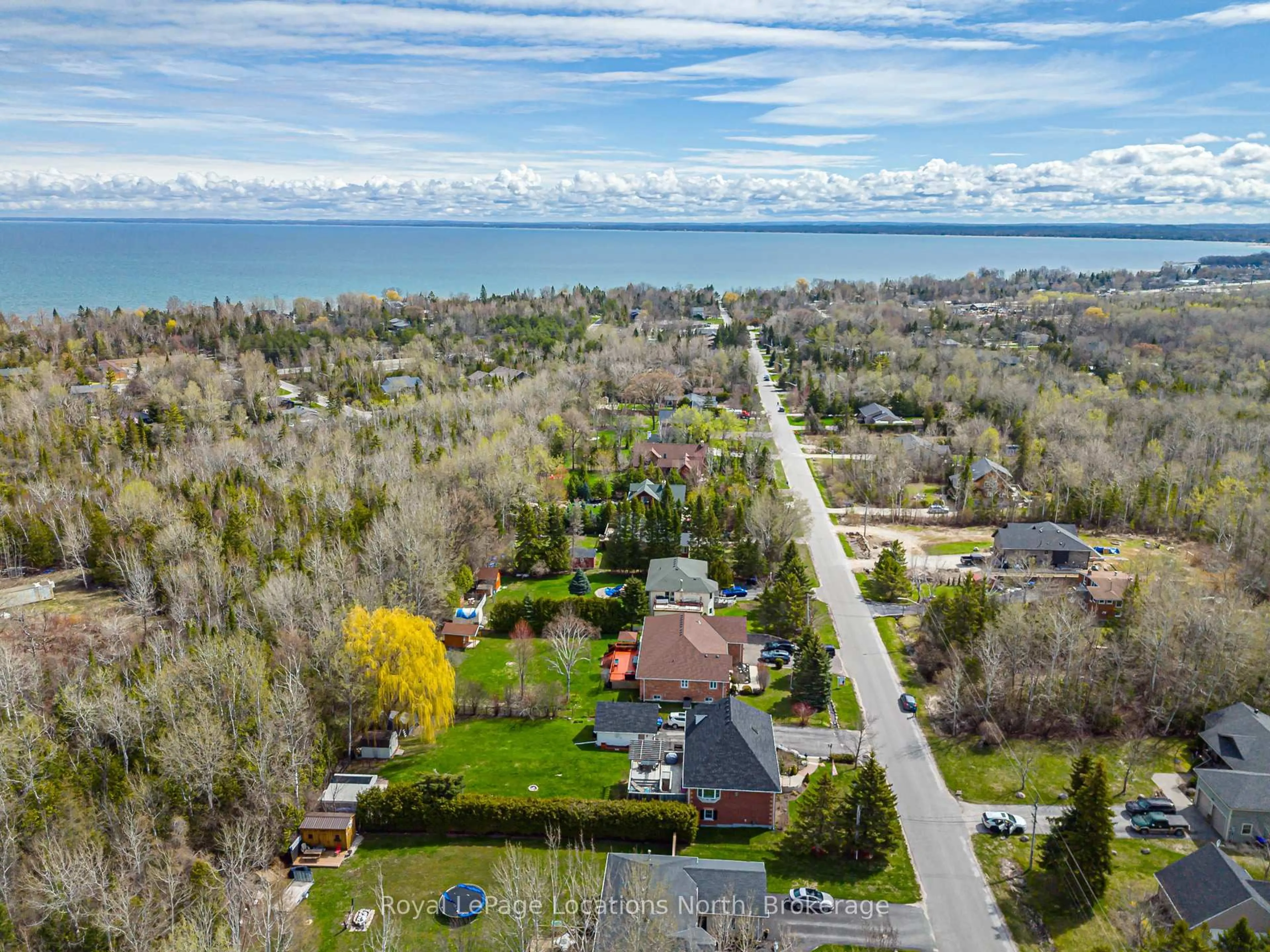 A pic from outside/outdoor area/front of a property/back of a property/a pic from drone, water/lake/river/ocean view for 63 BROADVIEW St, Collingwood Ontario L9Y 0X2