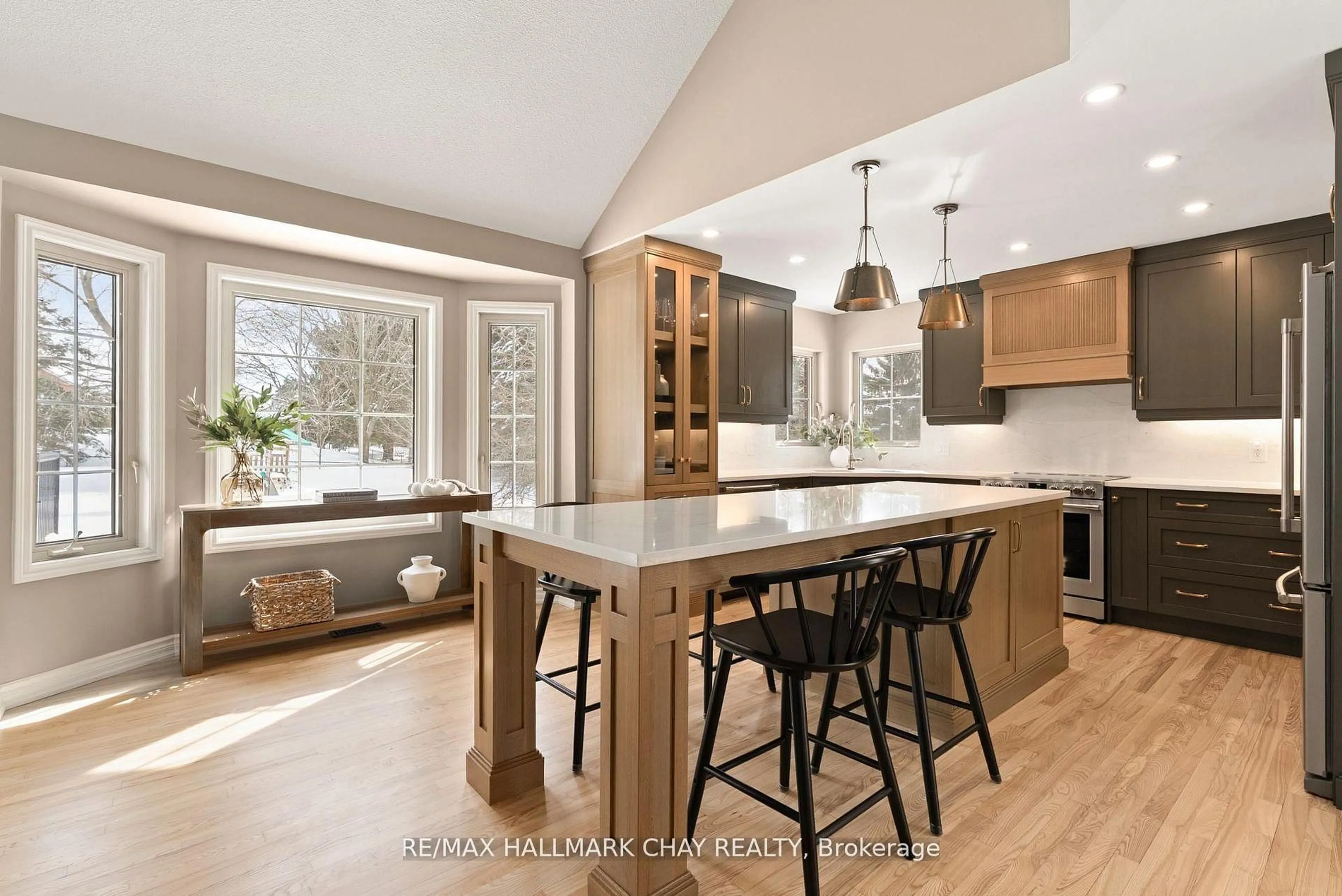 Open concept kitchen, ceramic/tile floor for 32 Forest Hill Dr, Springwater Ontario L0L 1X0