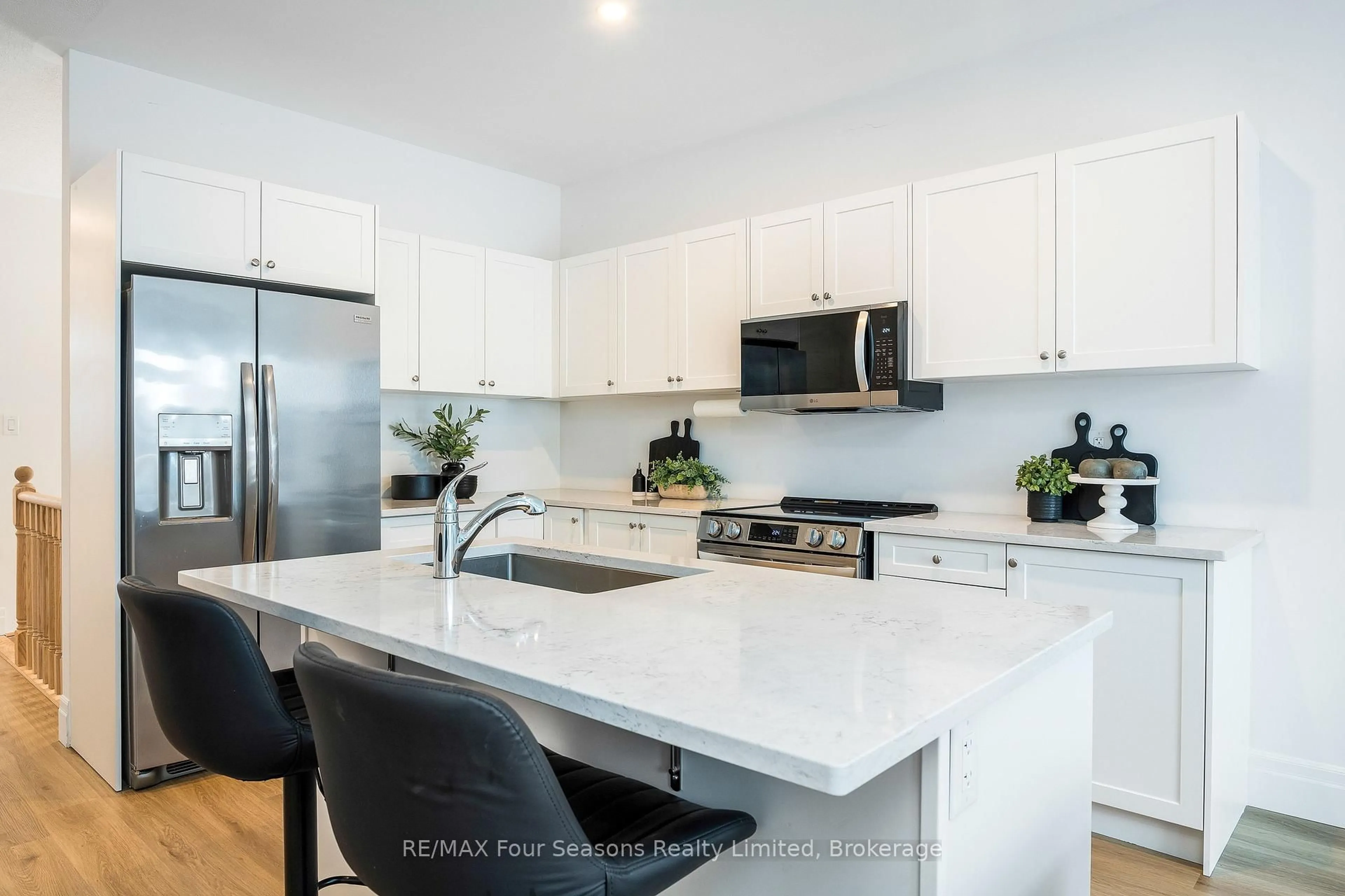 Open concept kitchen, unknown for 248 Duncan St, Clearview Ontario L0M 1S0