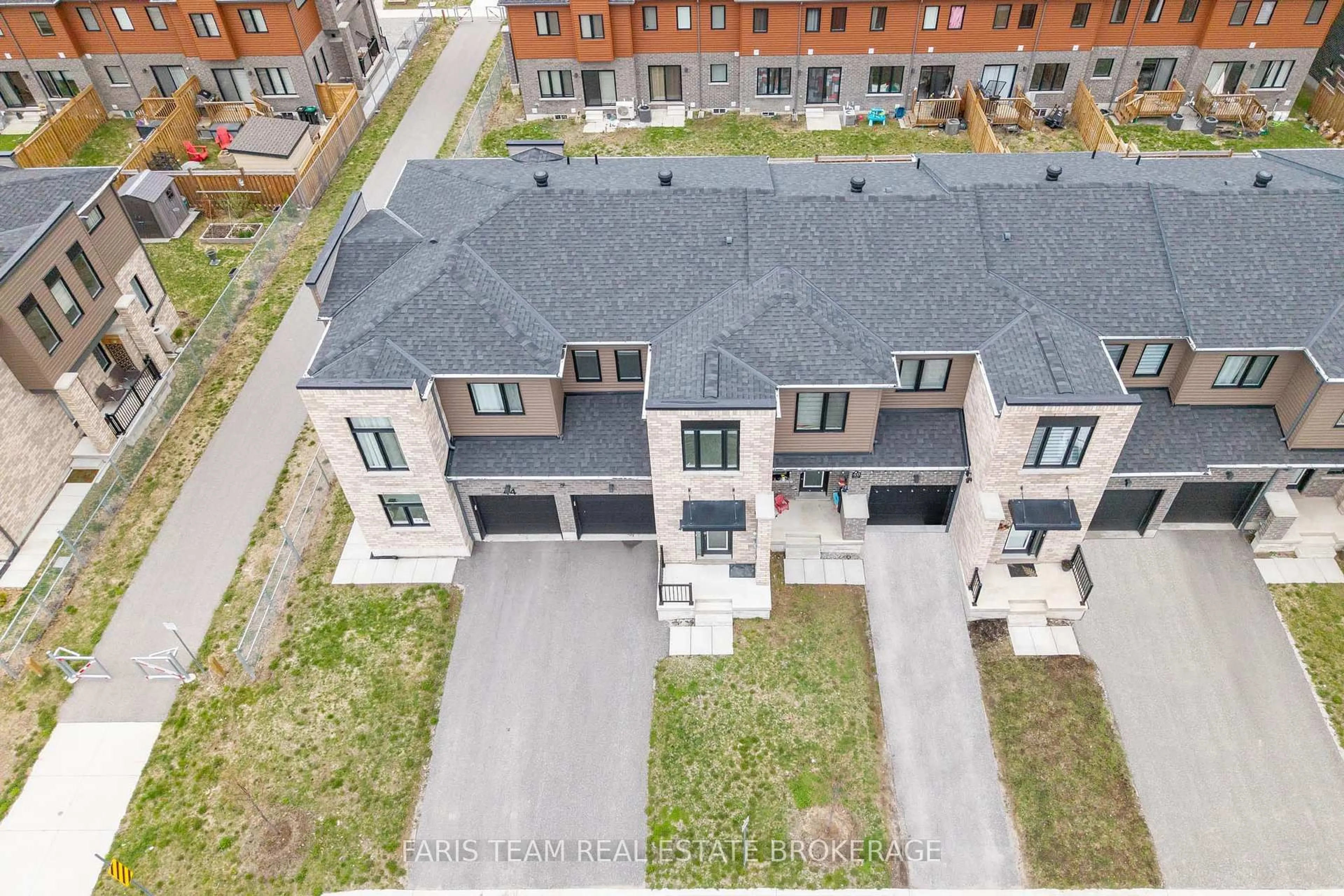 A pic from outside/outdoor area/front of a property/back of a property/a pic from drone, street for 42 Fairlane Ave, Barrie Ontario L9J 0M9