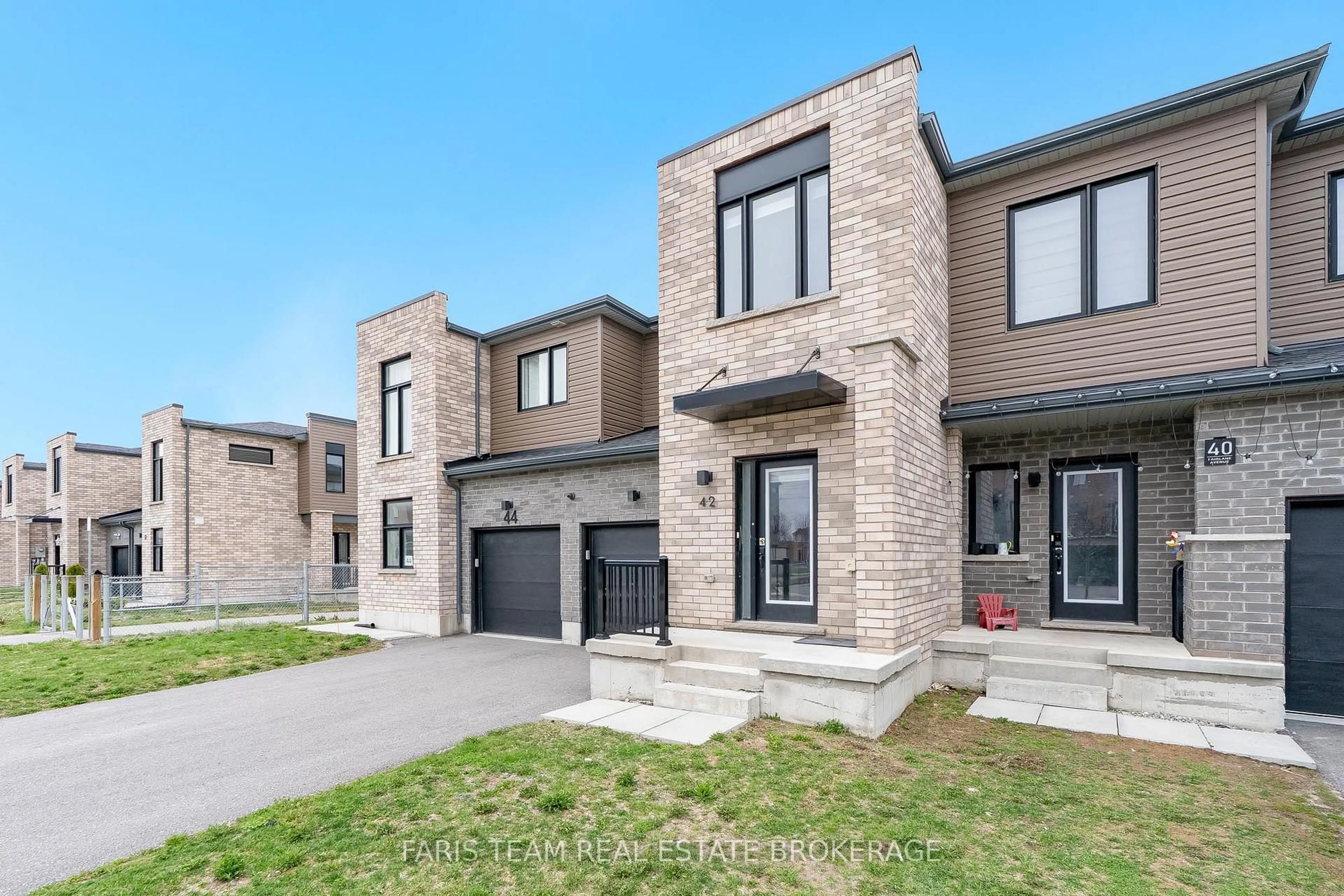 Home with brick exterior material, street for 42 Fairlane Ave, Barrie Ontario L9J 0M9