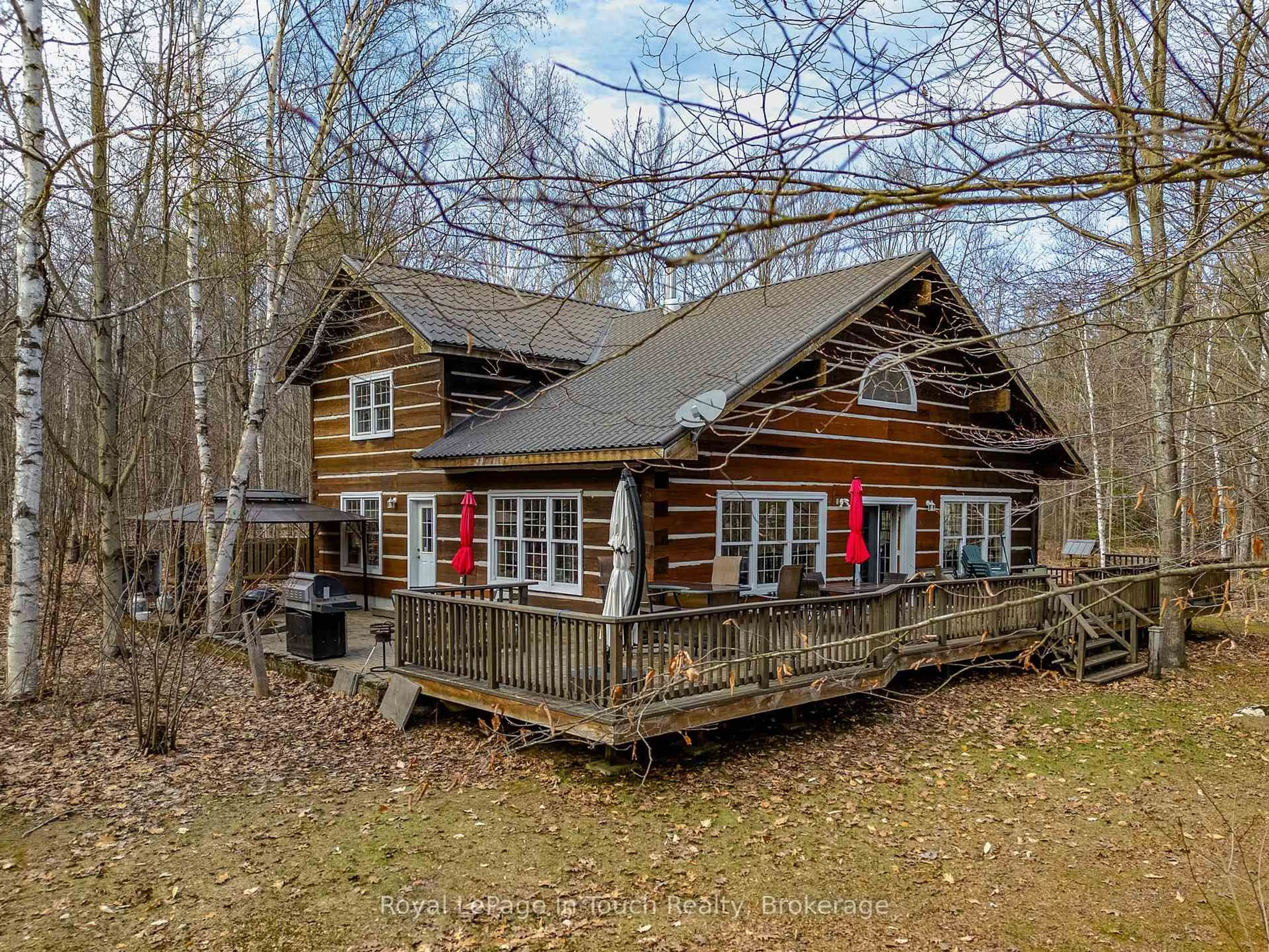 A pic from outside/outdoor area/front of a property/back of a property/a pic from drone, unknown for 753 Concession 19 Rd, Tiny Ontario L9M 0H8