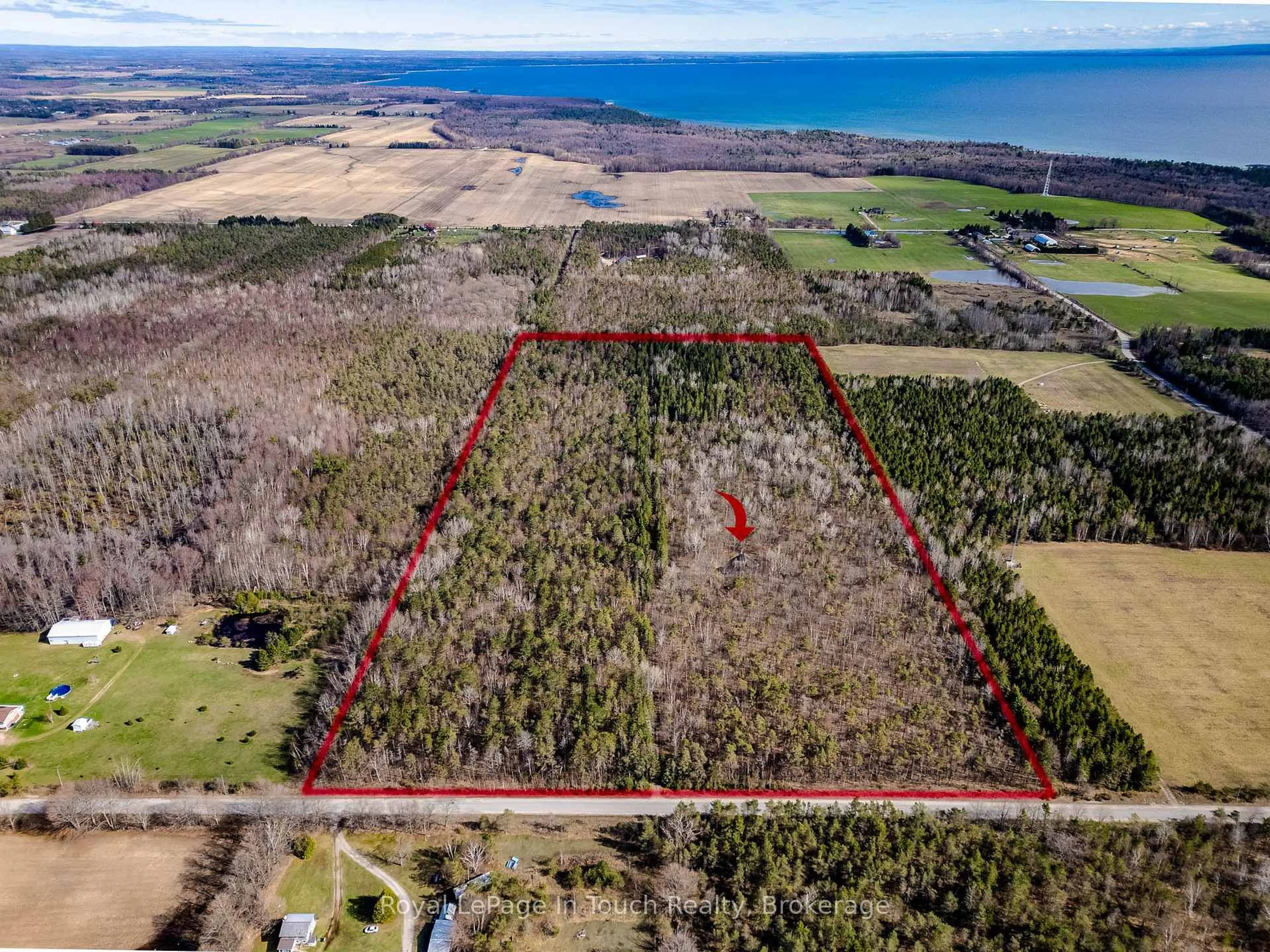 A pic from outside/outdoor area/front of a property/back of a property/a pic from drone, water/lake/river/ocean view for 753 Concession 19 Rd, Tiny Ontario L9M 0H8