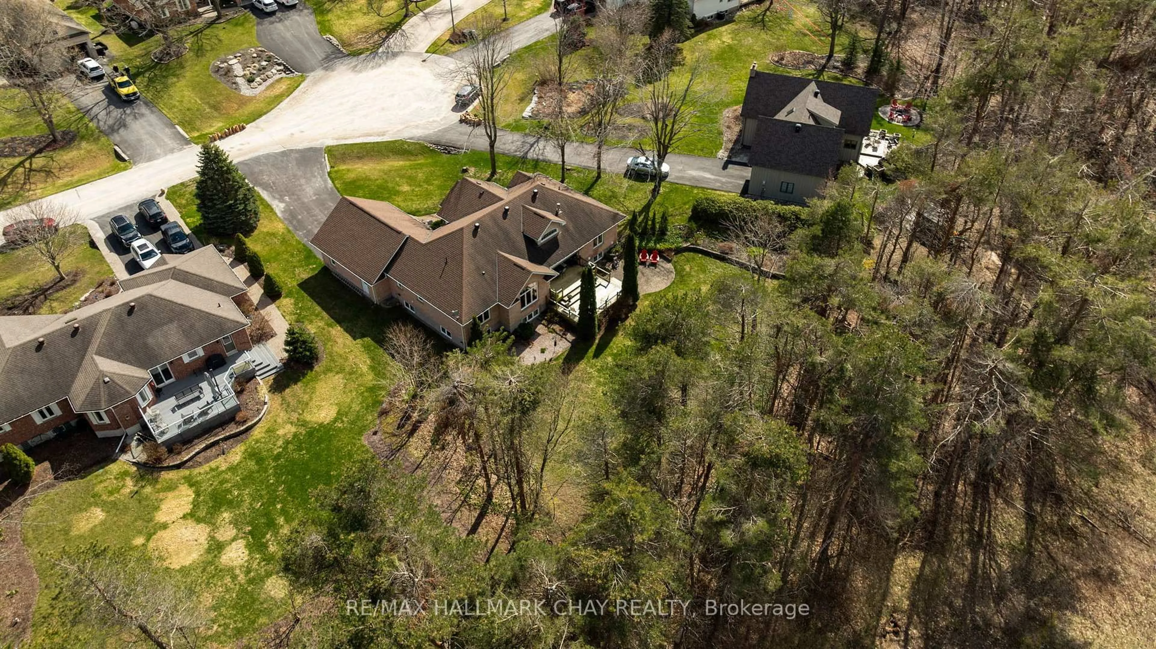 A pic from outside/outdoor area/front of a property/back of a property/a pic from drone, street for 16 Chestnut Lane, Oro-Medonte Ontario L0L 2L0
