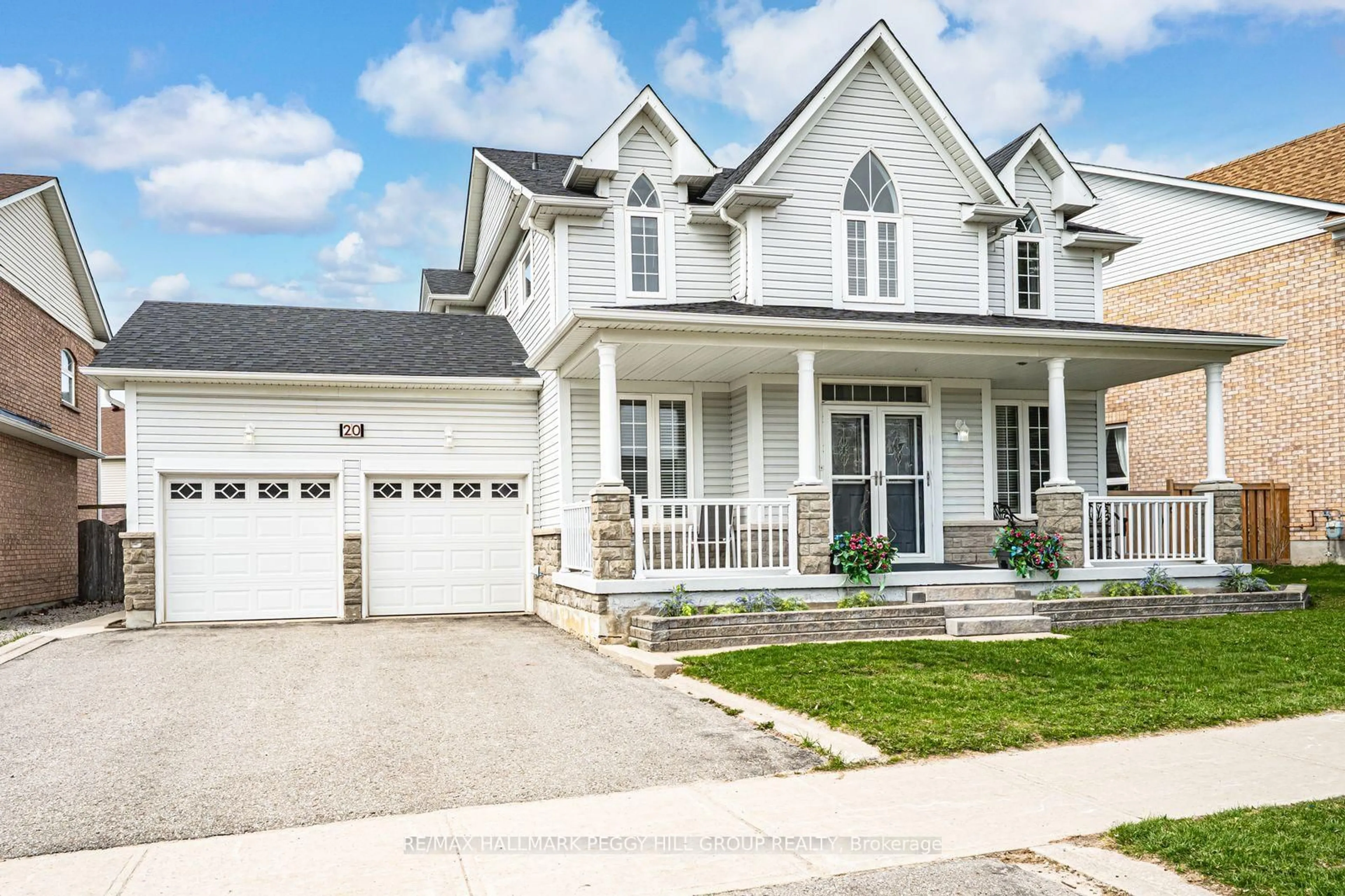 Home with vinyl exterior material, street for 20 The Queensway, Barrie Ontario L4M 7H6