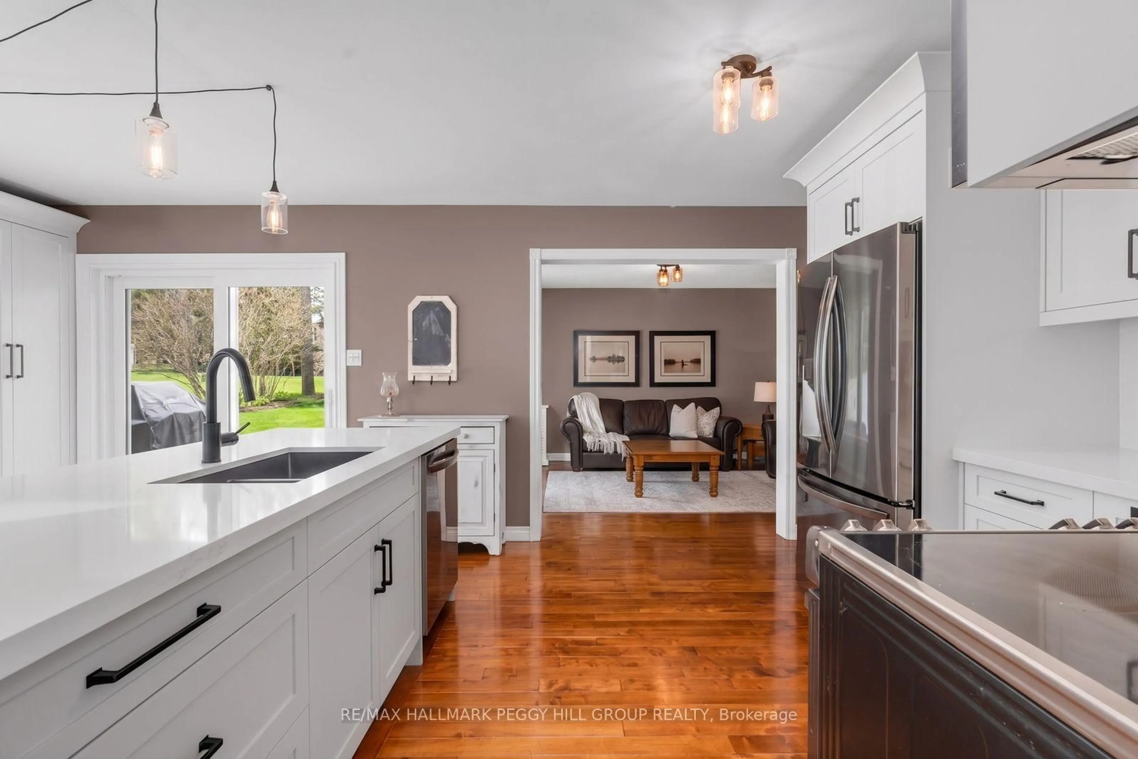 Open concept kitchen, ceramic/tile floor for 5 Campbell Crt, Springwater Ontario L0L 1V0