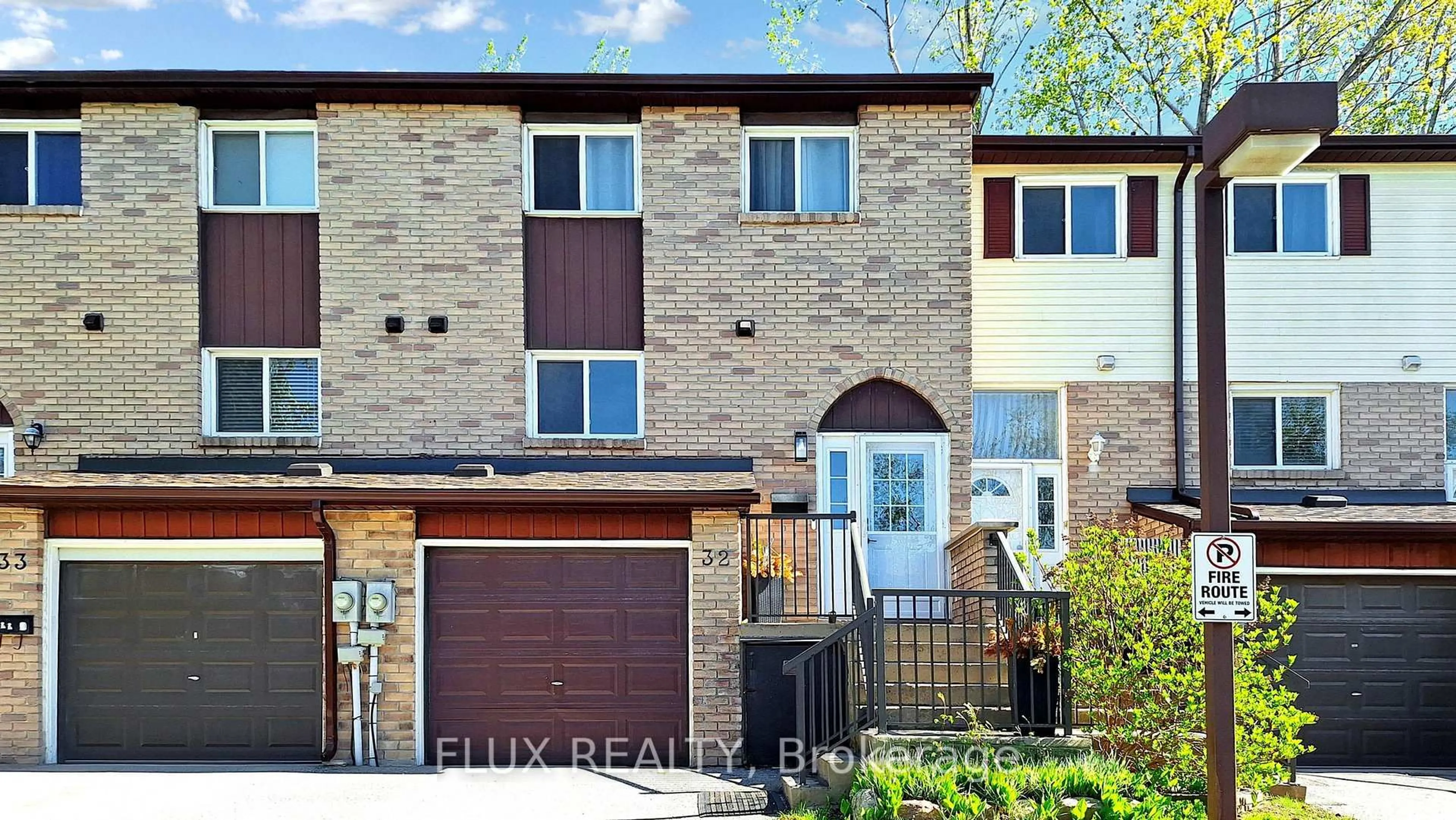Home with brick exterior material, street for 52 Adelaide St #32, Barrie Ontario L4N 3T5