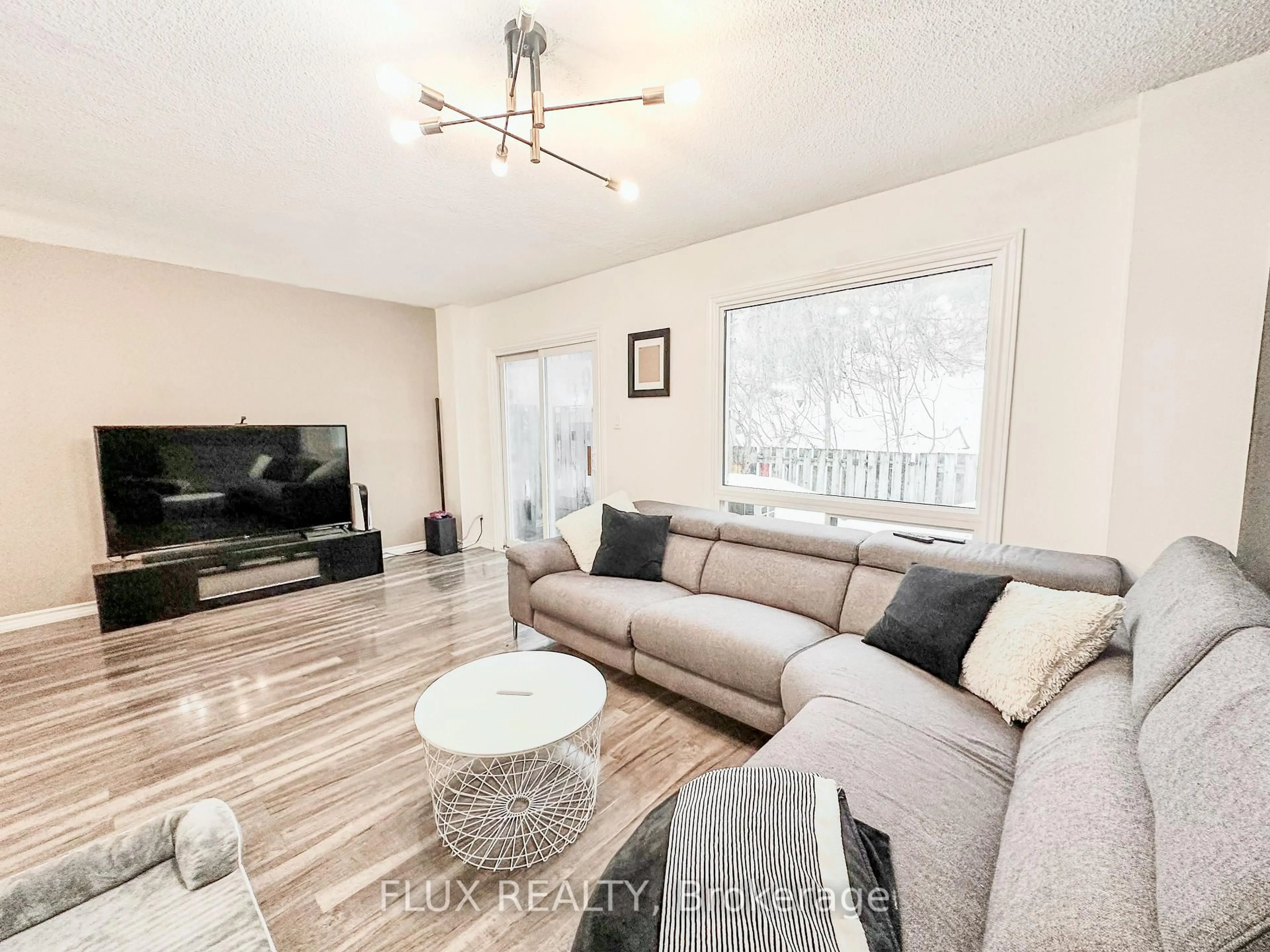 Living room with furniture, wood/laminate floor for 52 Adelaide St #32, Barrie Ontario L4N 3T5