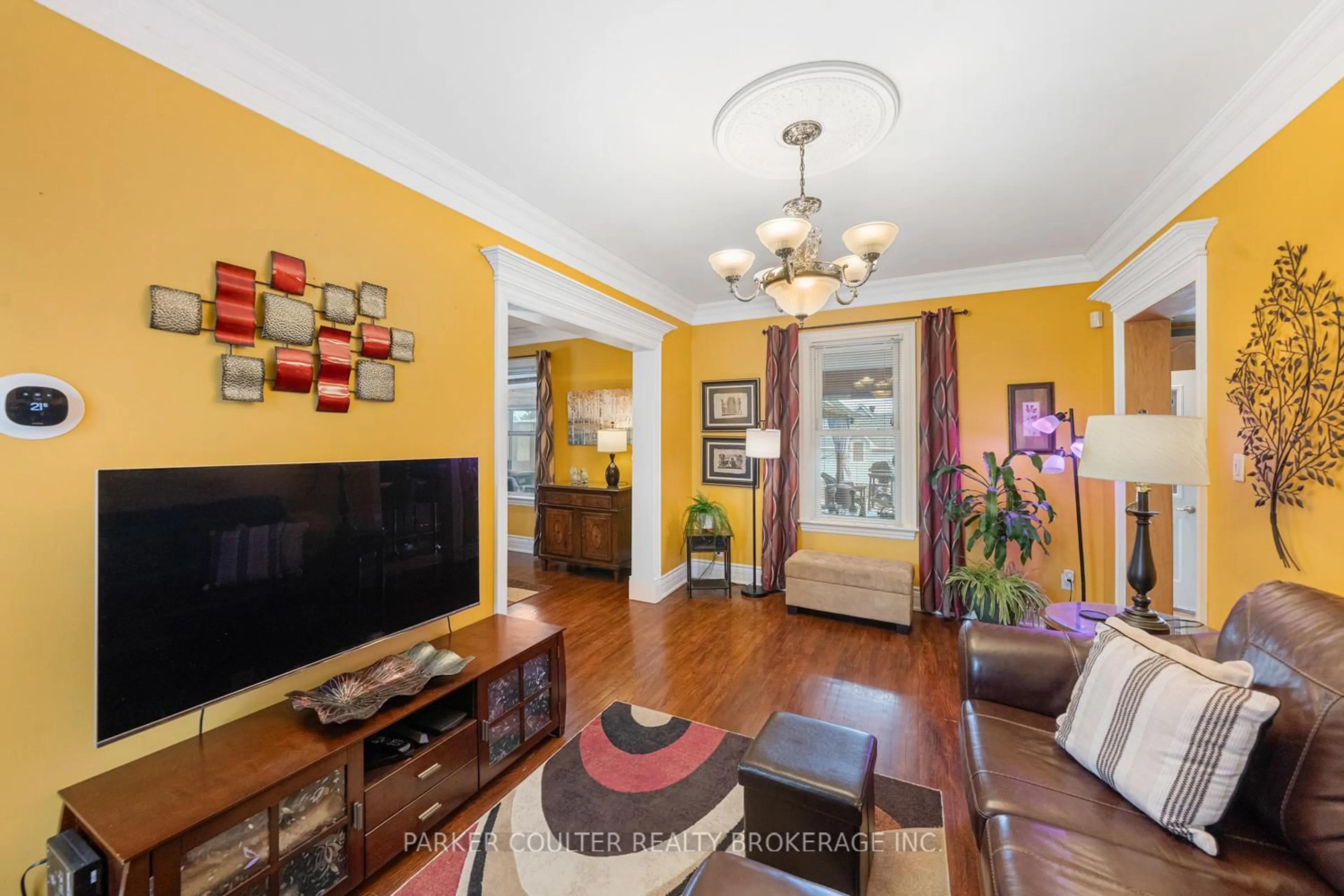 Living room with furniture, unknown for 683 Ottawa St, Midland Ontario L4R 1C2