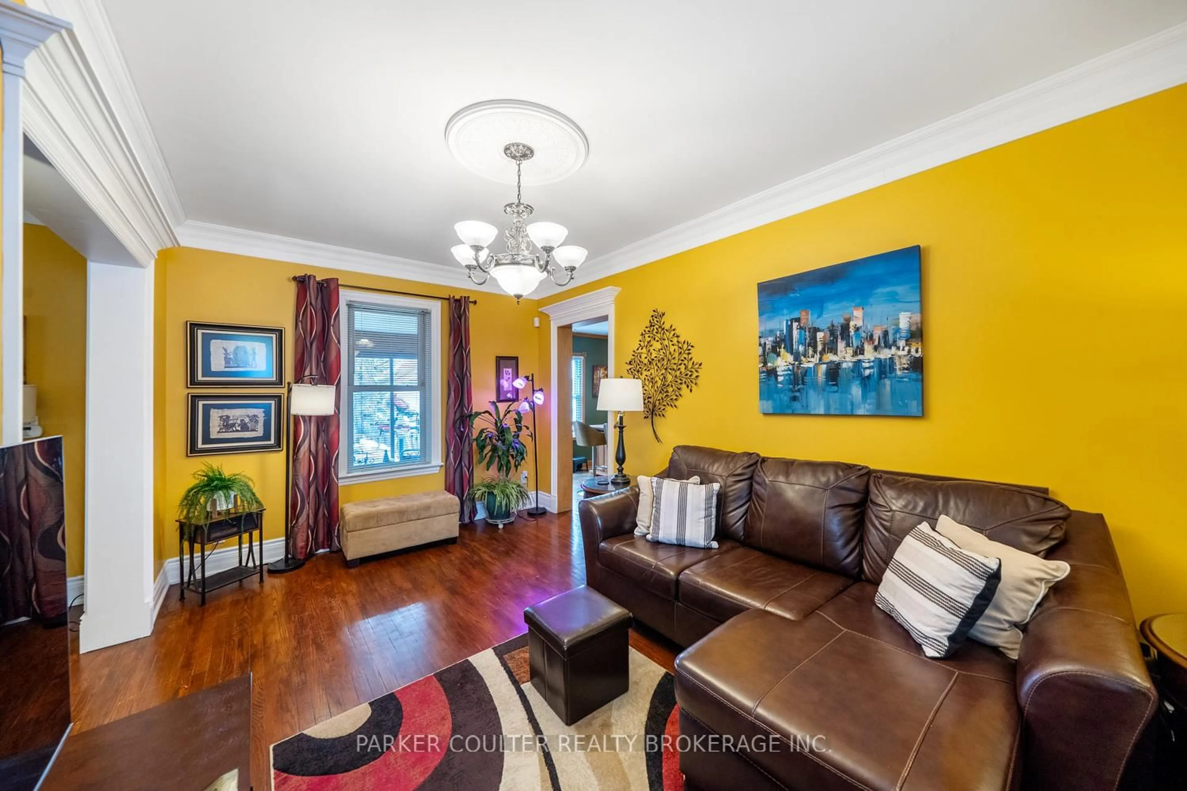 Living room with furniture, wood/laminate floor for 683 Ottawa St, Midland Ontario L4R 1C2