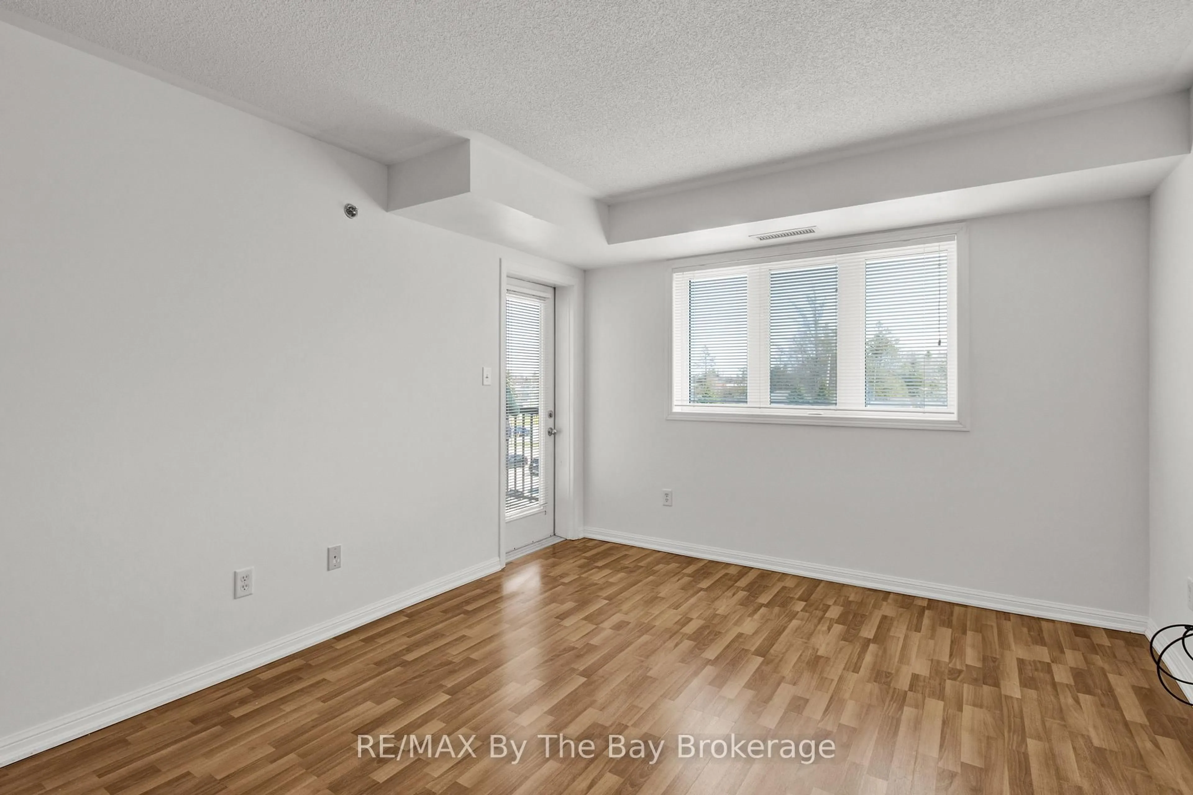 A pic of a room for 16 Westbury Rd #311, Wasaga Beach Ontario L9Z 0B8