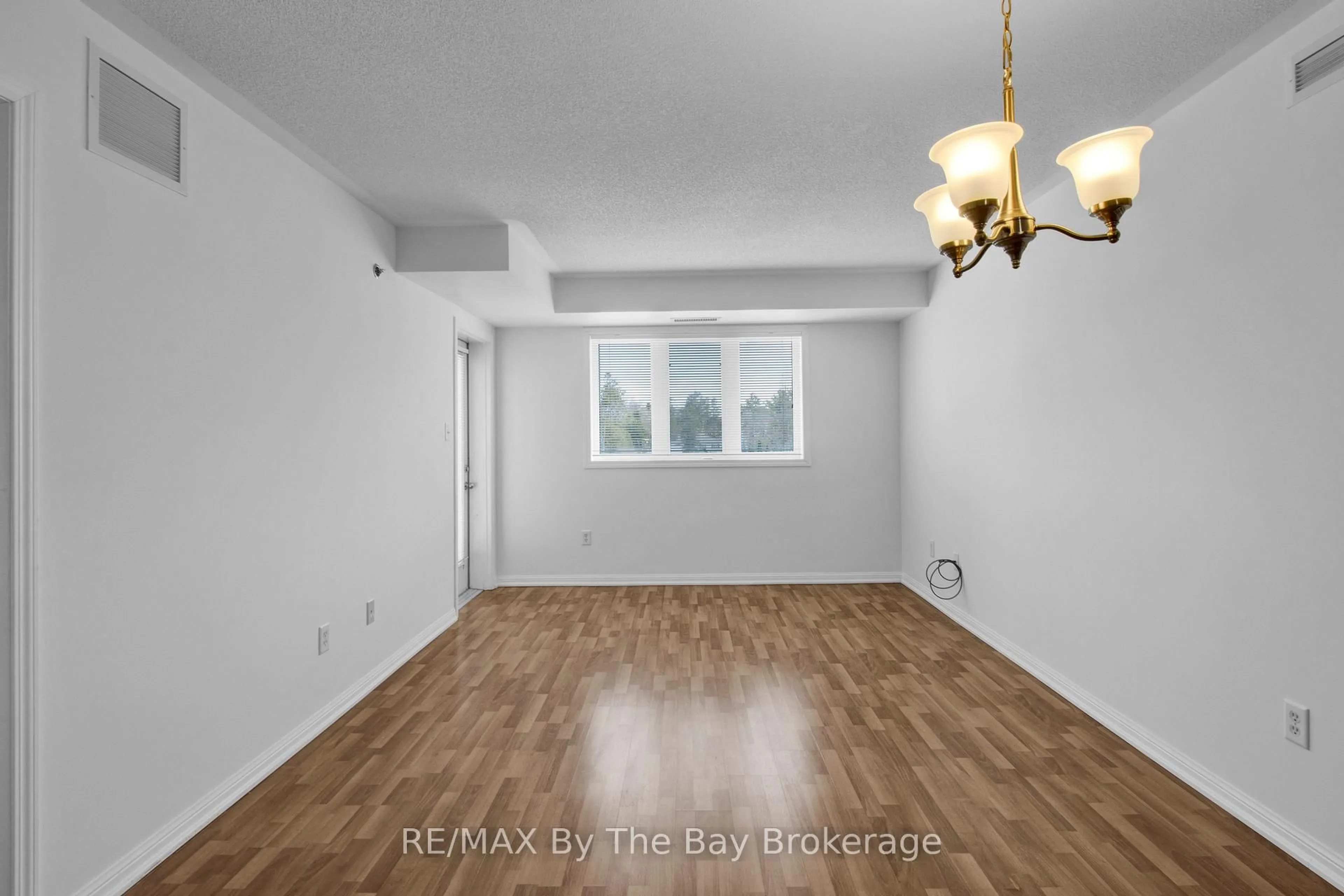 A pic of a room for 16 Westbury Rd #311, Wasaga Beach Ontario L9Z 0B8