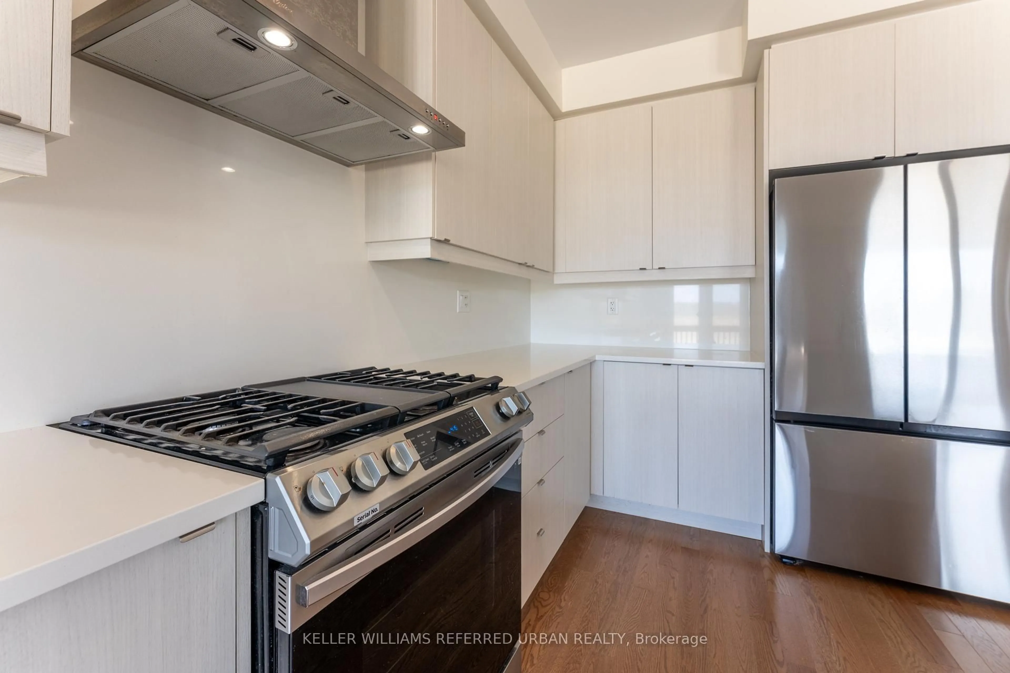 Standard kitchen, unknown for 23 Greer St, Barrie Ontario L9J 0R4