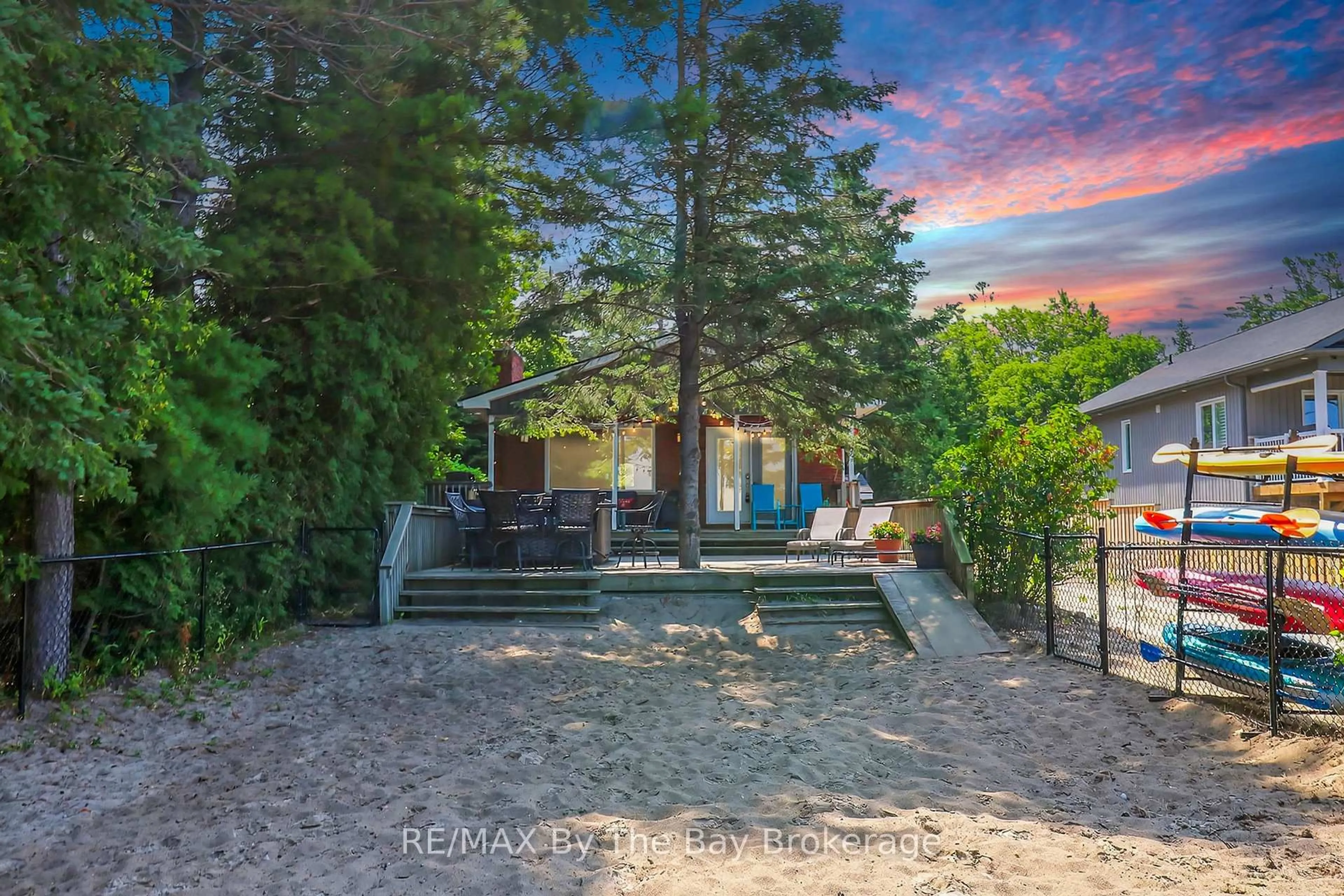 A pic from outside/outdoor area/front of a property/back of a property/a pic from drone, street for 342 Coastline Dr, Wasaga Beach Ontario L9Z 2M4