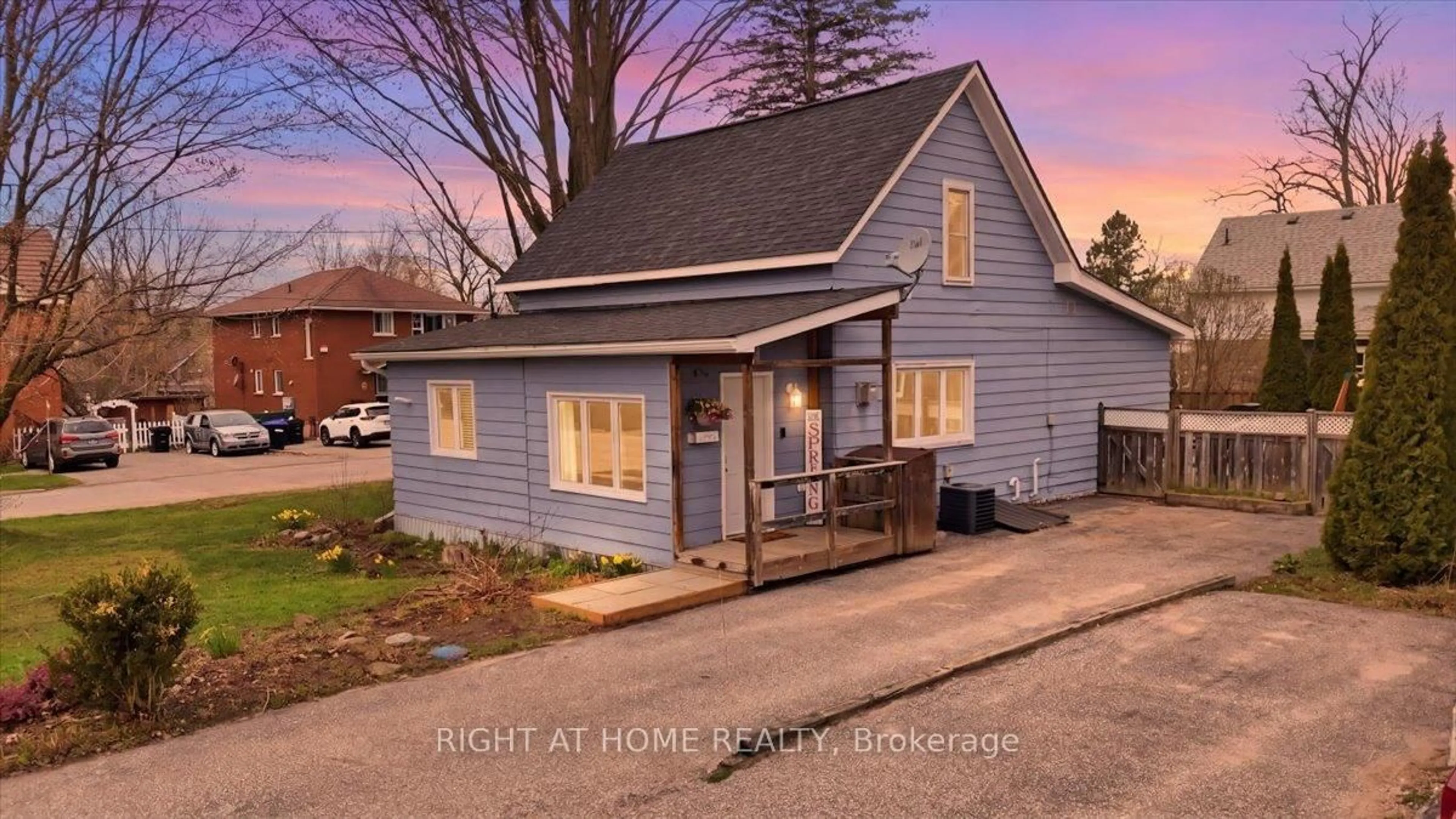 Unknown for 1 Leonard Ave, Penetanguishene Ontario L9M 1C8