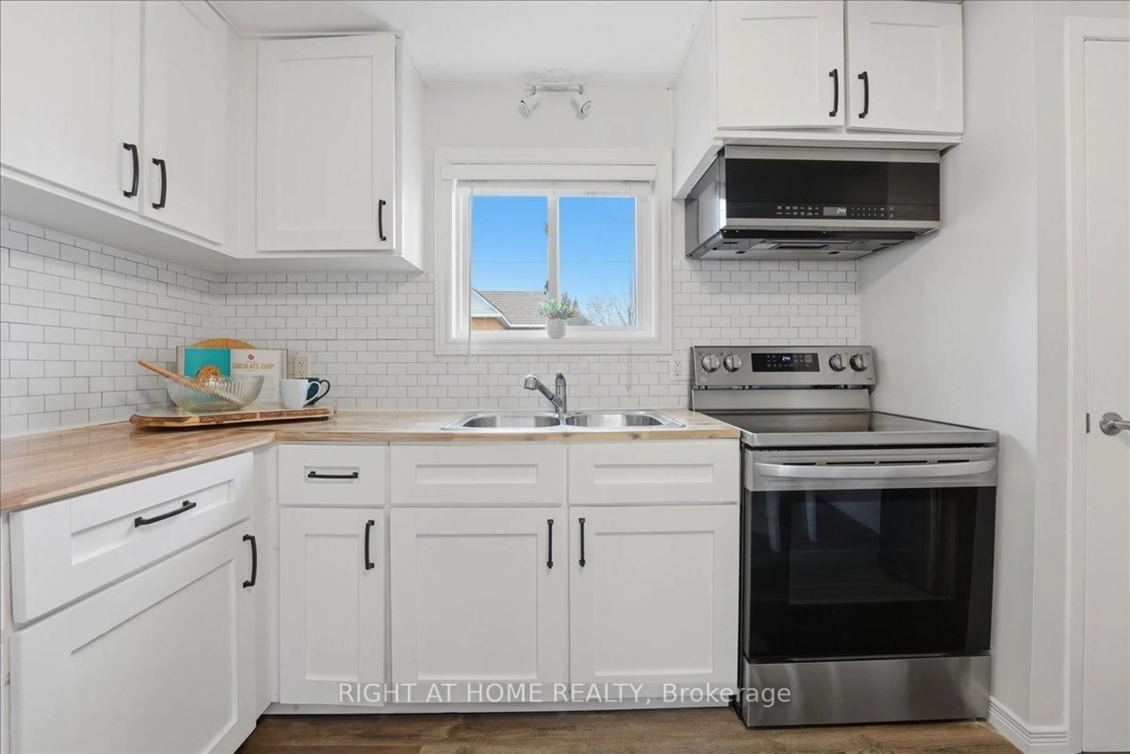 Standard kitchen, unknown for 1 Leonard Ave, Penetanguishene Ontario L9M 1C8