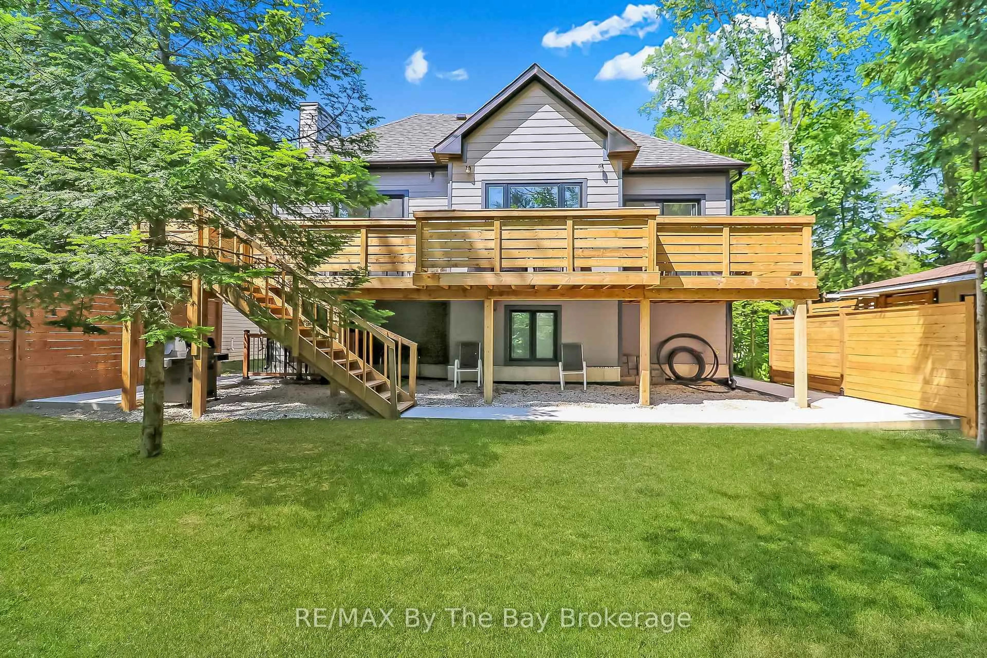 A pic from outside/outdoor area/front of a property/back of a property/a pic from drone, building for 35 48TH St, Wasaga Beach Ontario L9Z 1Y3