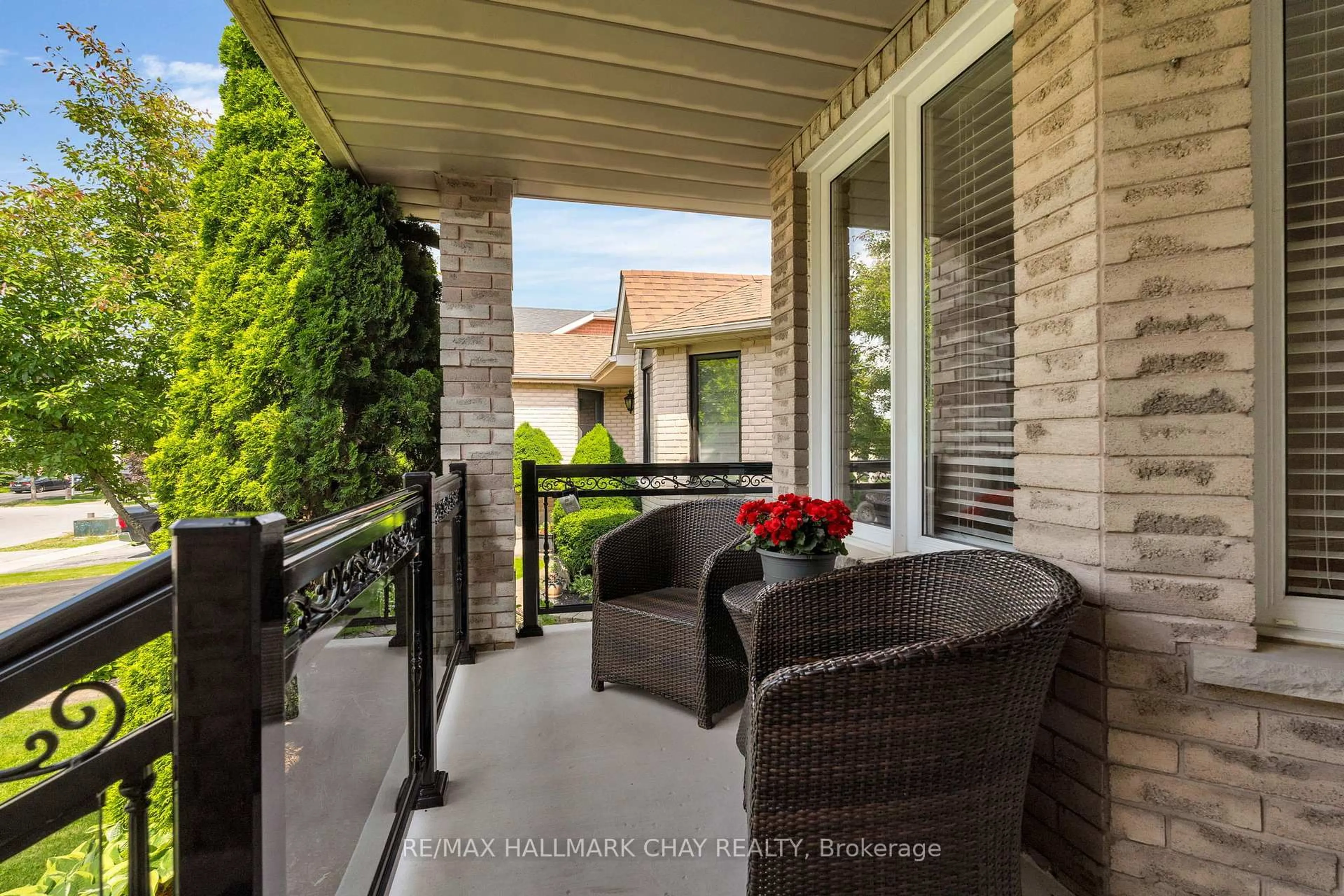 Patio, street for 57 VIOLET St, Barrie Ontario L4N 9N3