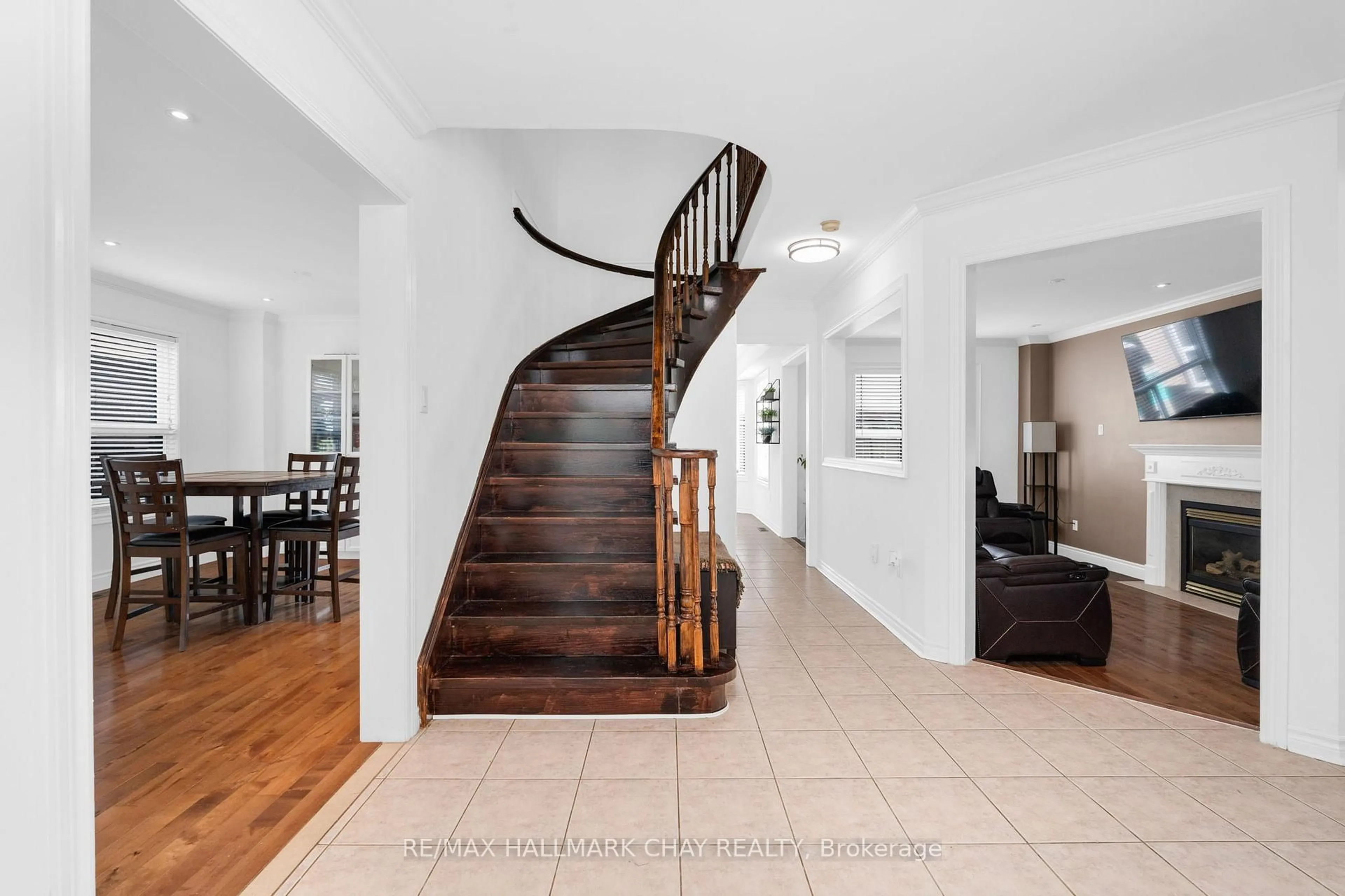 Unknown for 57 VIOLET St, Barrie Ontario L4N 9N3