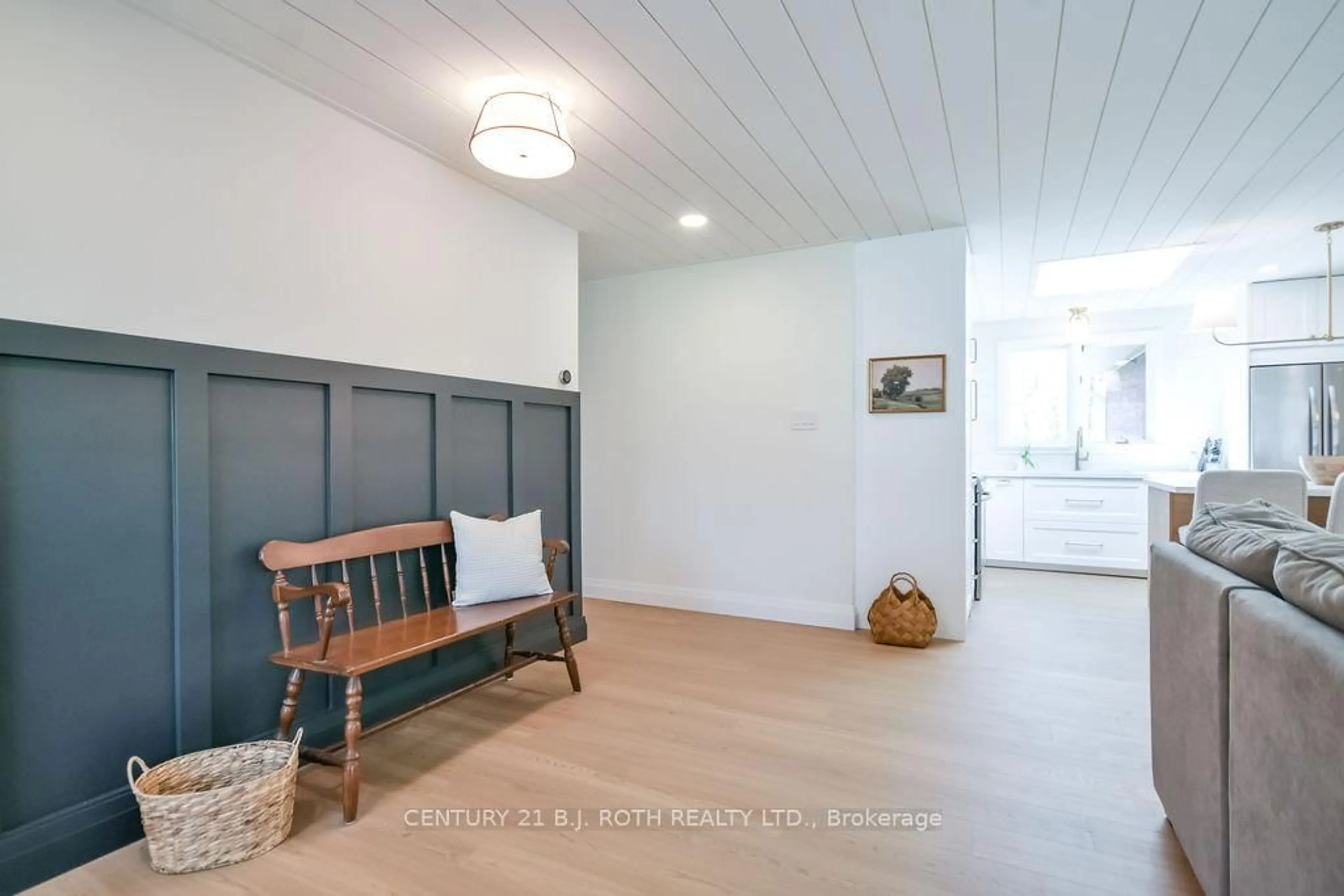 Indoor entryway for 1078 Sunnidale Rd, Springwater Ontario L4M 4S4
