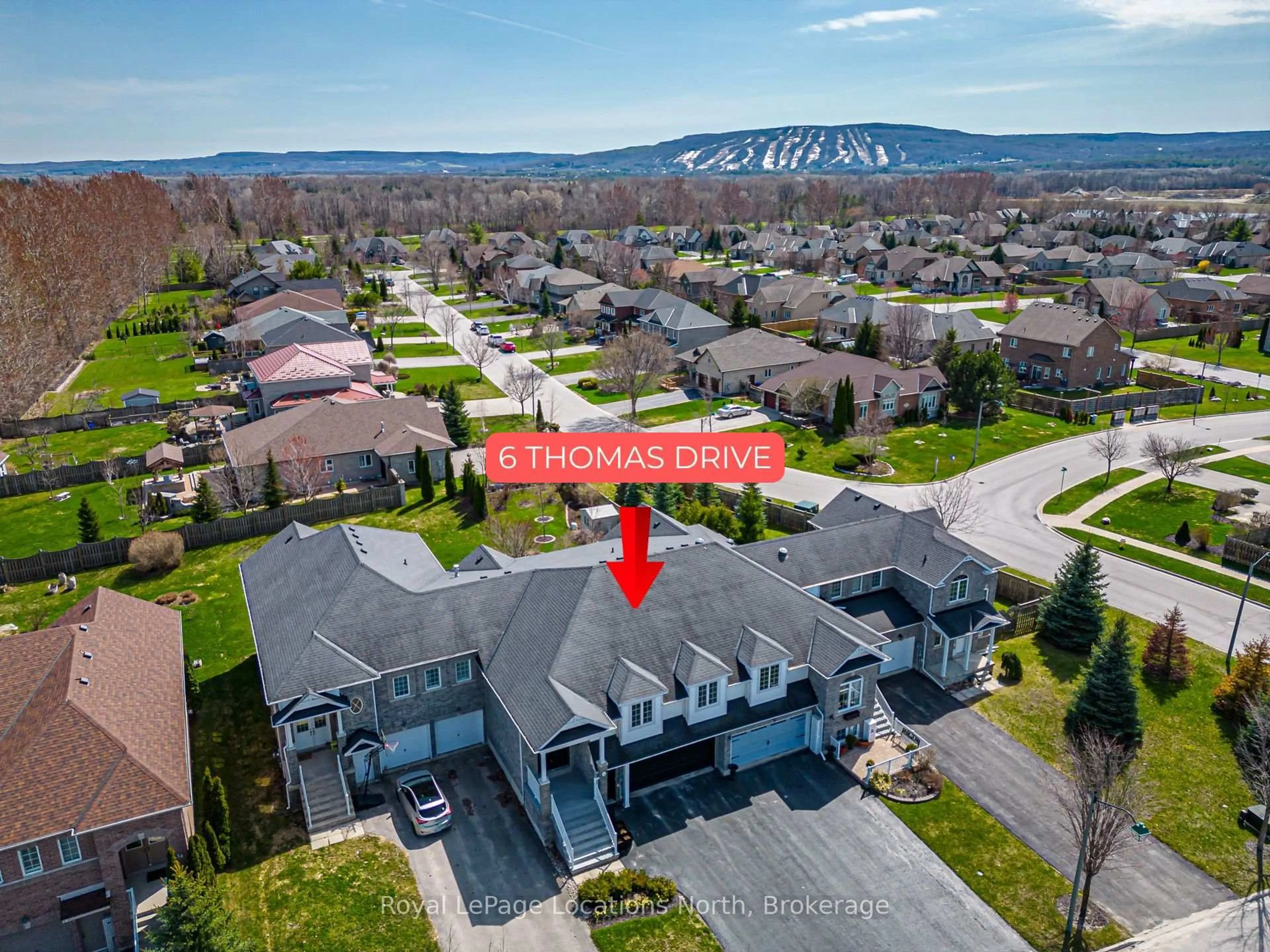 A pic from outside/outdoor area/front of a property/back of a property/a pic from drone, mountain view for 6 Thomas Dr, Collingwood Ontario L9Y 0A6