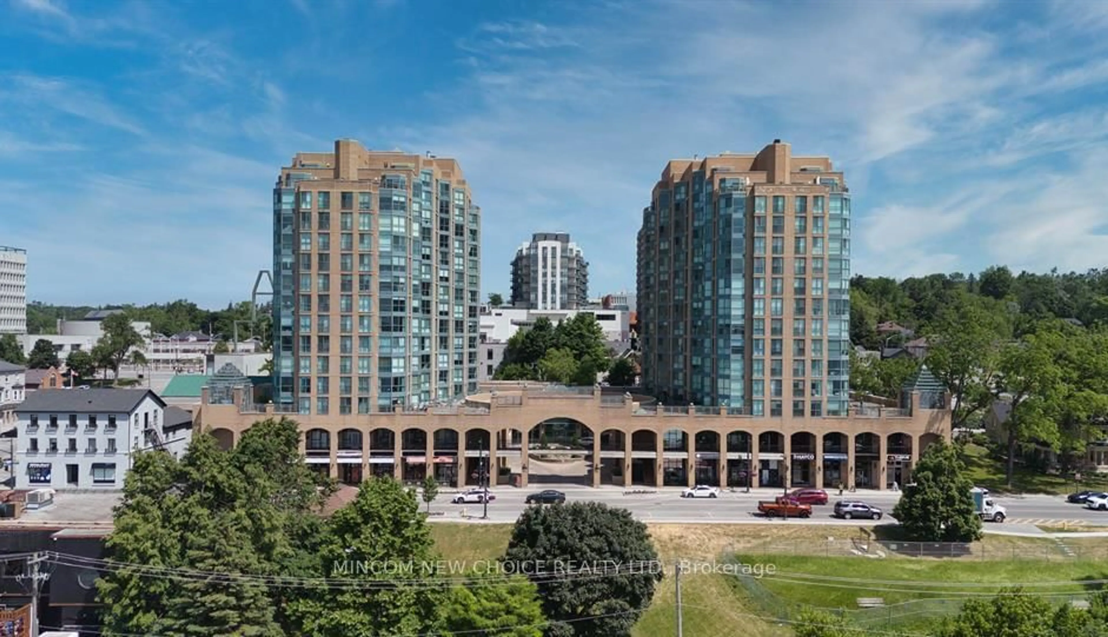 A pic from outside/outdoor area/front of a property/back of a property/a pic from drone, city buildings view from balcony for 140 Dunlop St #511, Barrie Ontario L4M 6H9