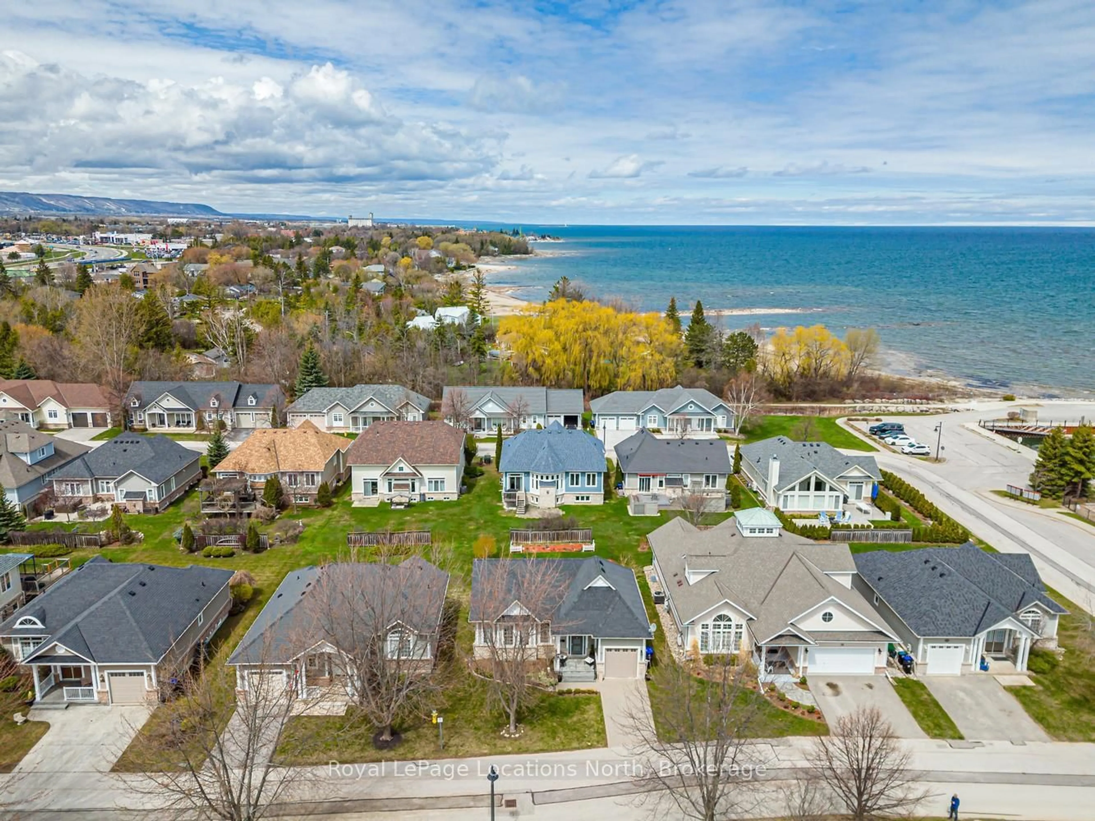 A pic from outside/outdoor area/front of a property/back of a property/a pic from drone, water/lake/river/ocean view for 58 CLUBHOUSE Dr, Collingwood Ontario L9Y 4Z6