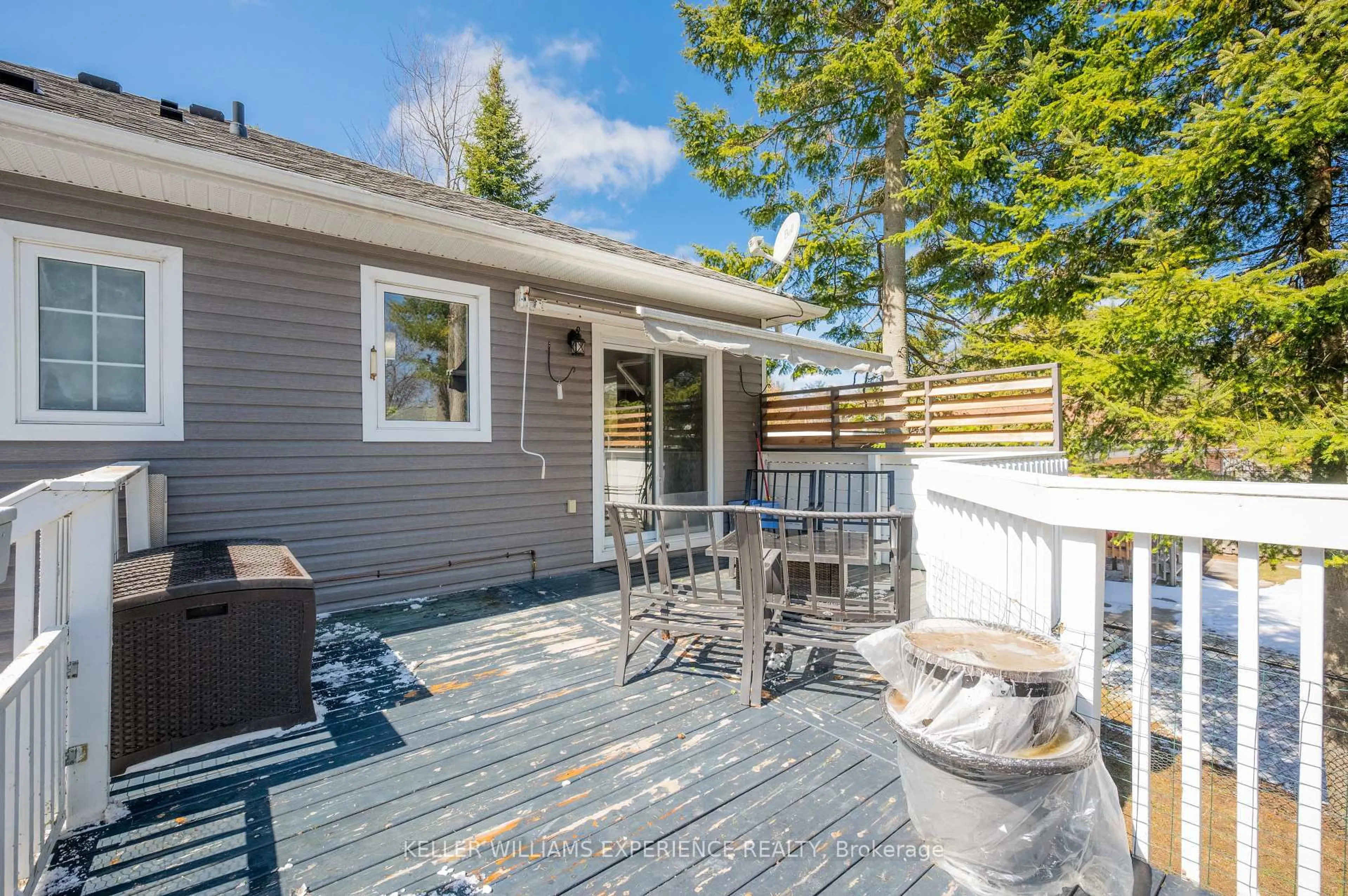 Patio, unknown for 7 50th St, Wasaga Beach Ontario L9Z 1X5