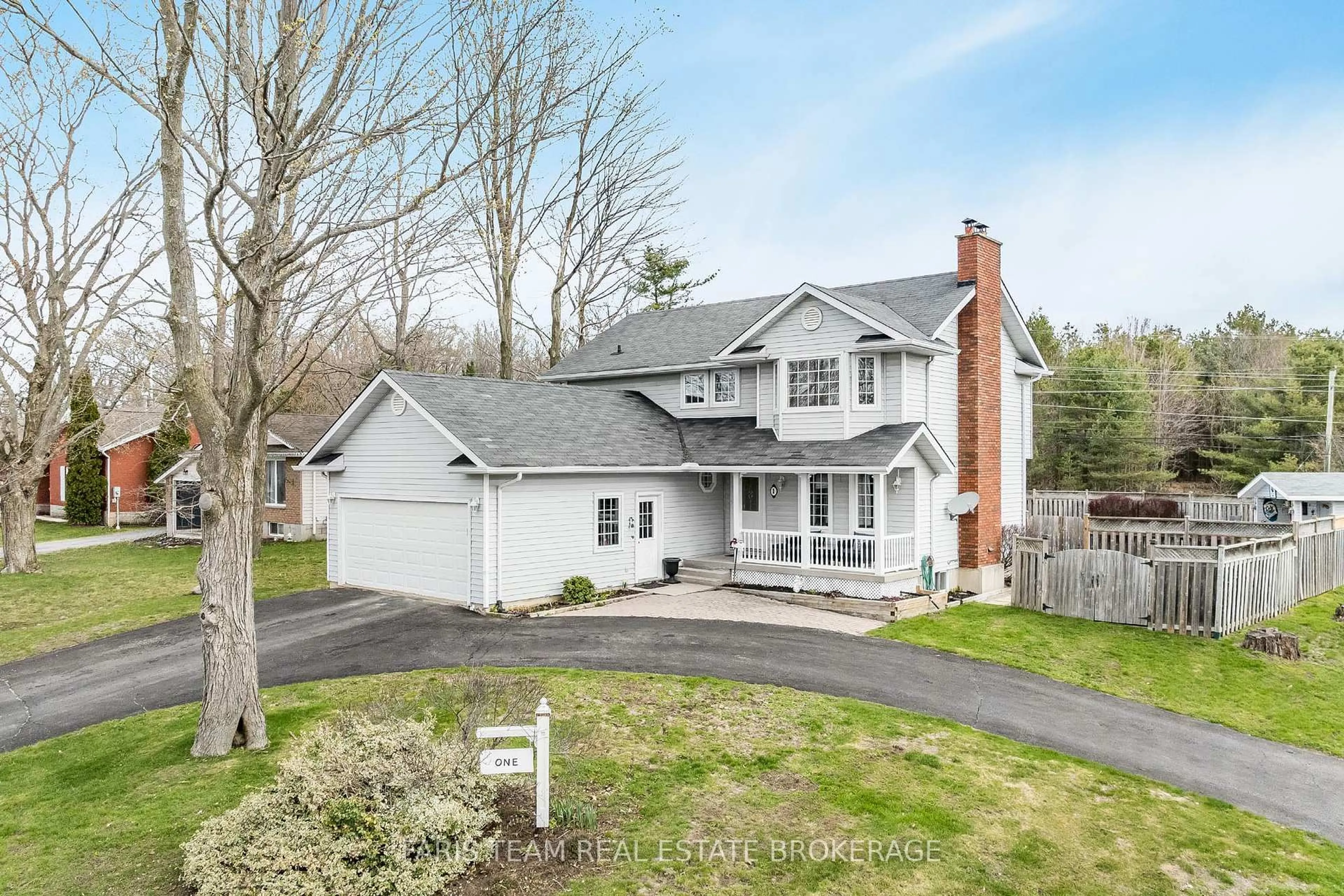 A pic from outside/outdoor area/front of a property/back of a property/a pic from drone, street for 1 Hallen Dr, Penetanguishene Ontario L9M 1G2