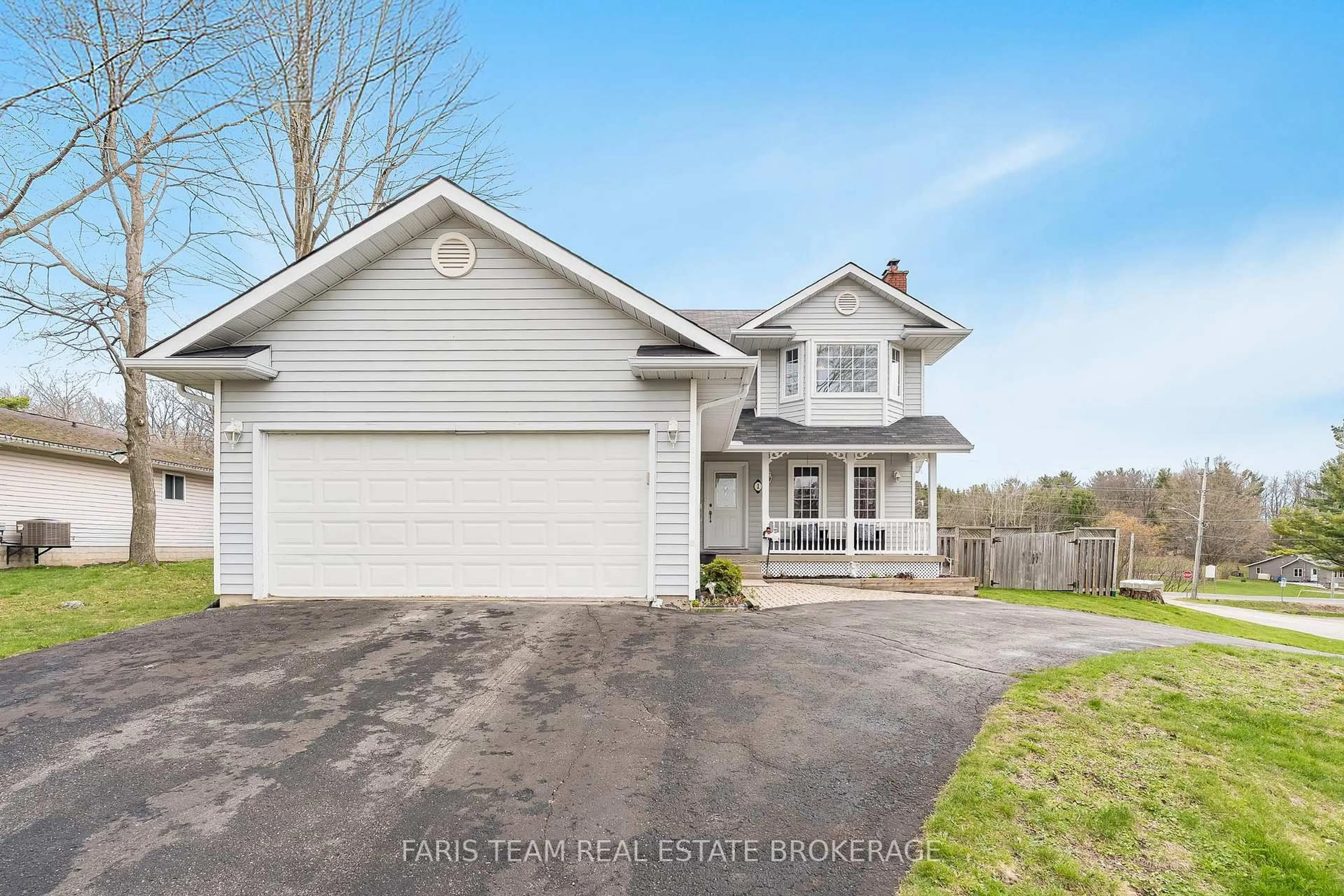 Home with vinyl exterior material, street for 1 Hallen Dr, Penetanguishene Ontario L9M 1G2