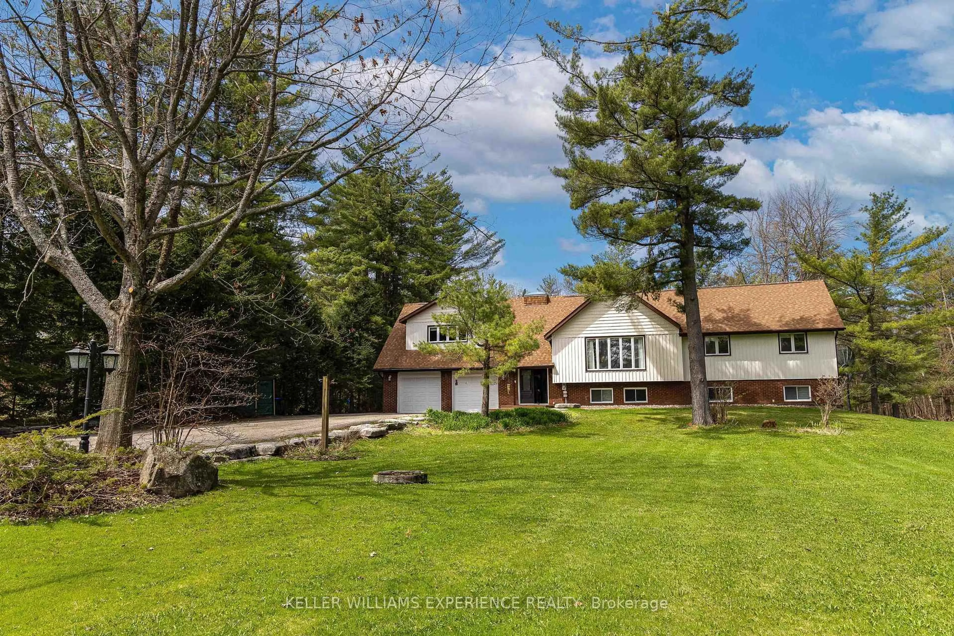 A pic from outside/outdoor area/front of a property/back of a property/a pic from drone, water/lake/river/ocean view for 1936 PENINSULA POINT Rd, Severn Ontario P0E 1N0