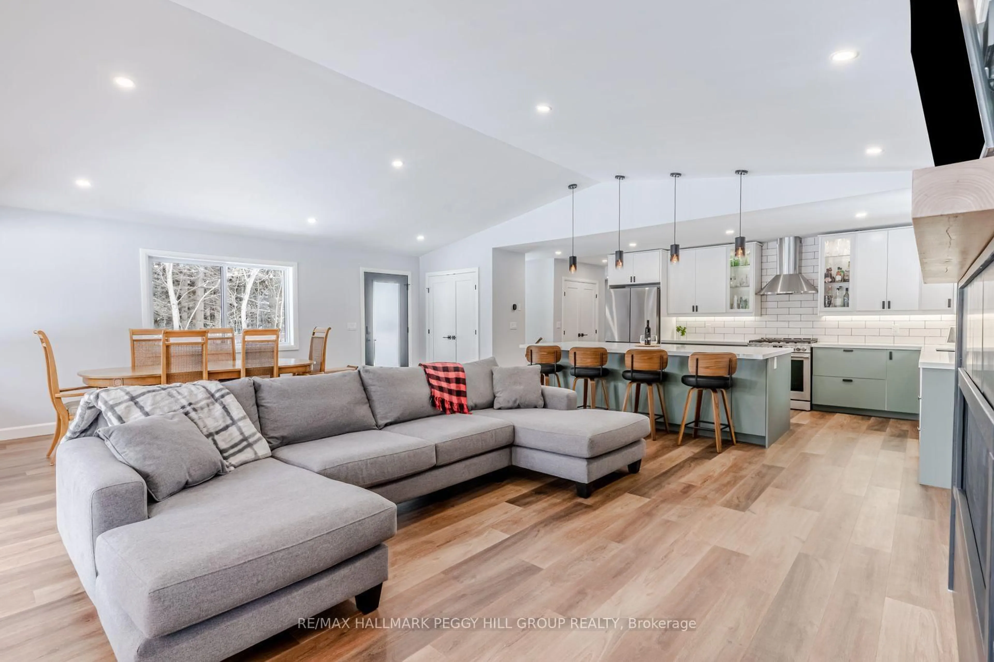Open concept kitchen, unknown for 780 Marshall Rd, Tiny Ontario L0K 2E1