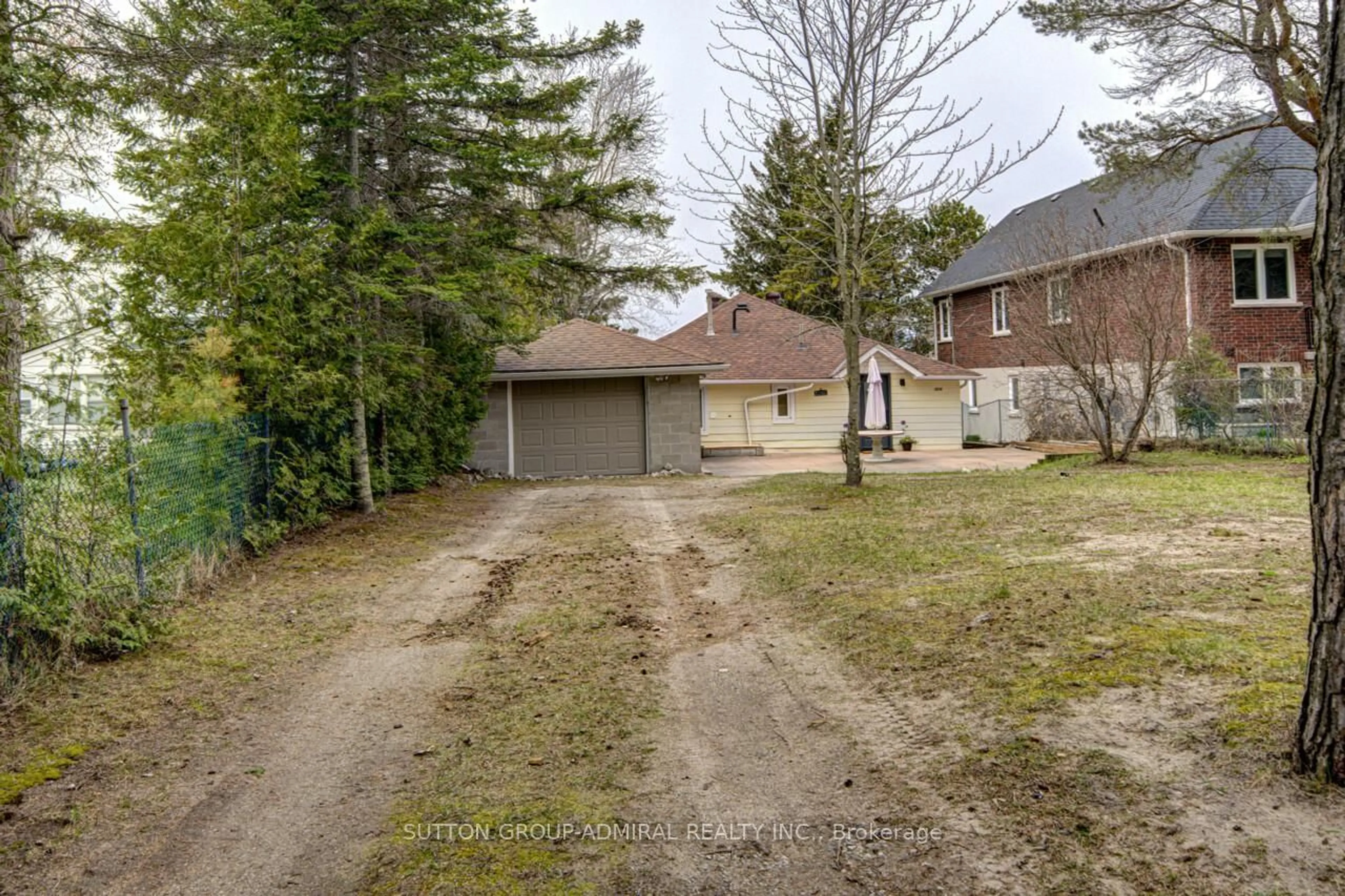 A pic from outside/outdoor area/front of a property/back of a property/a pic from drone, street for 1074 River Rd, Wasaga Beach Ontario L9Z 2R1