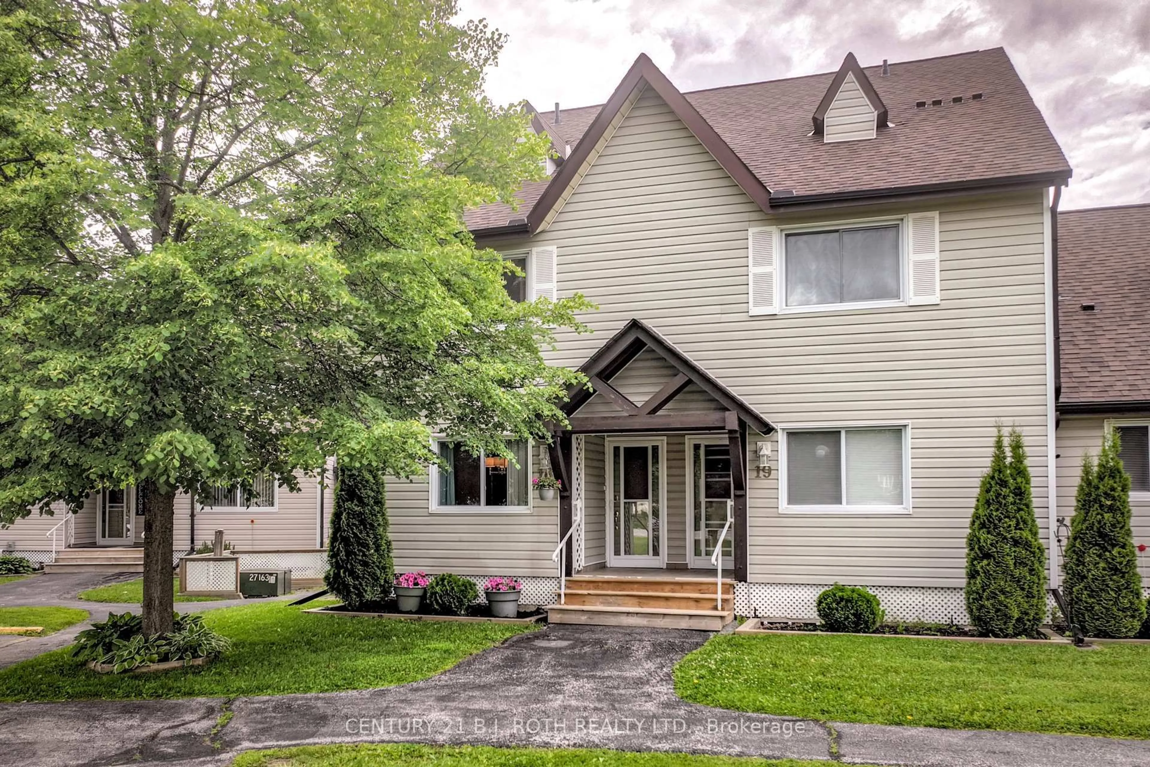 Home with vinyl exterior material, street for 71 Laguna Pkwy #18, Ramara Ontario L0K 1B0