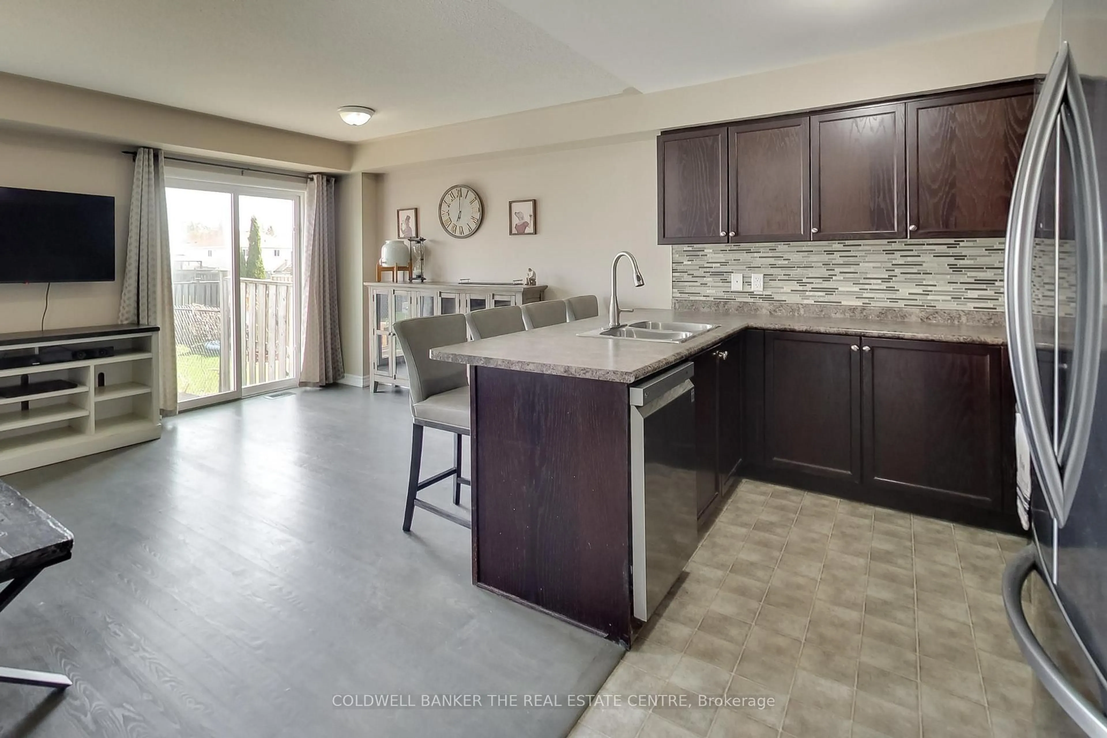 Open concept kitchen, ceramic/tile floor for 24 Michelle Dr, Orillia Ontario L3V 0B4