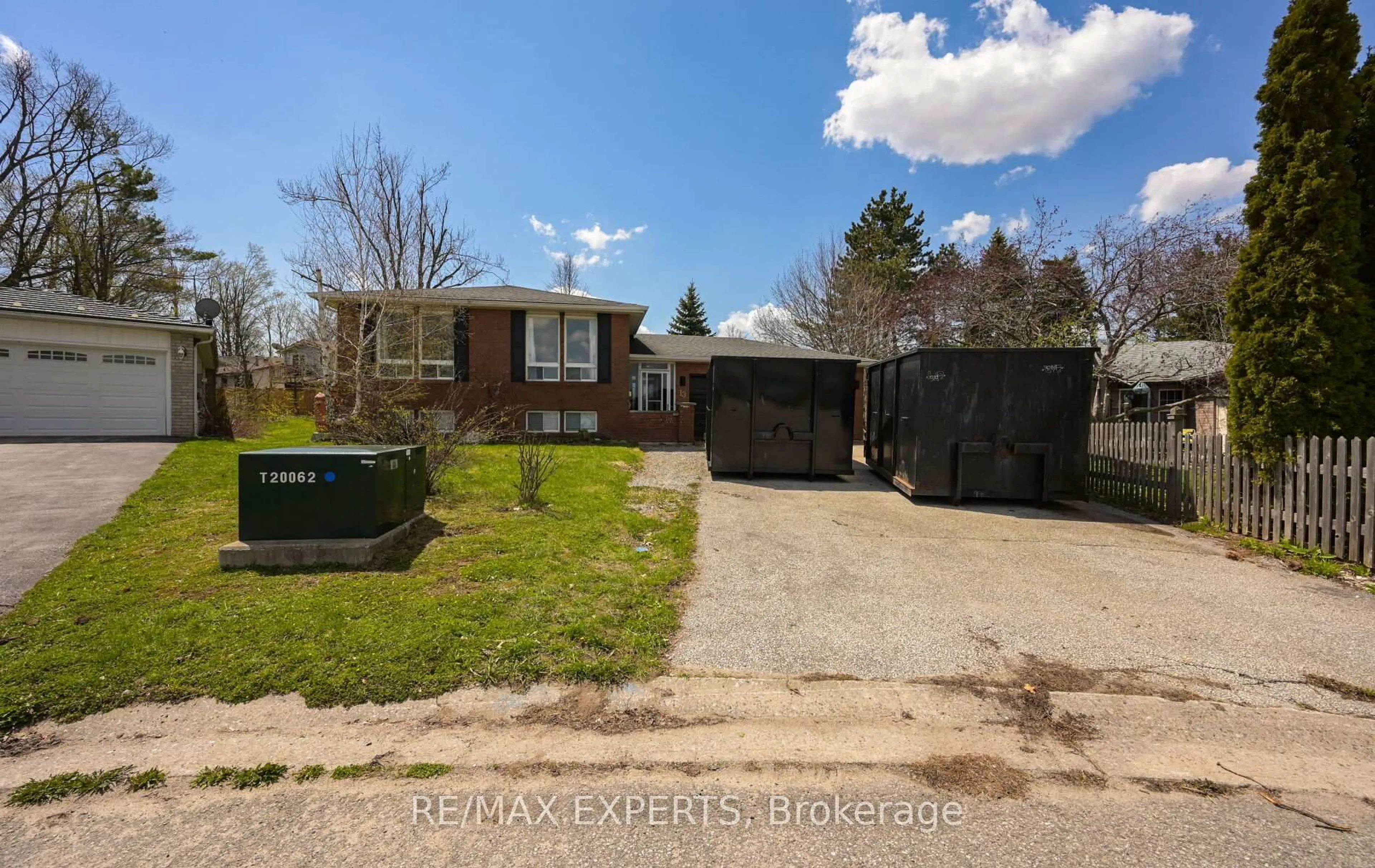 Unknown for 13 Oriole Crt, Barrie Ontario L4M 5N1