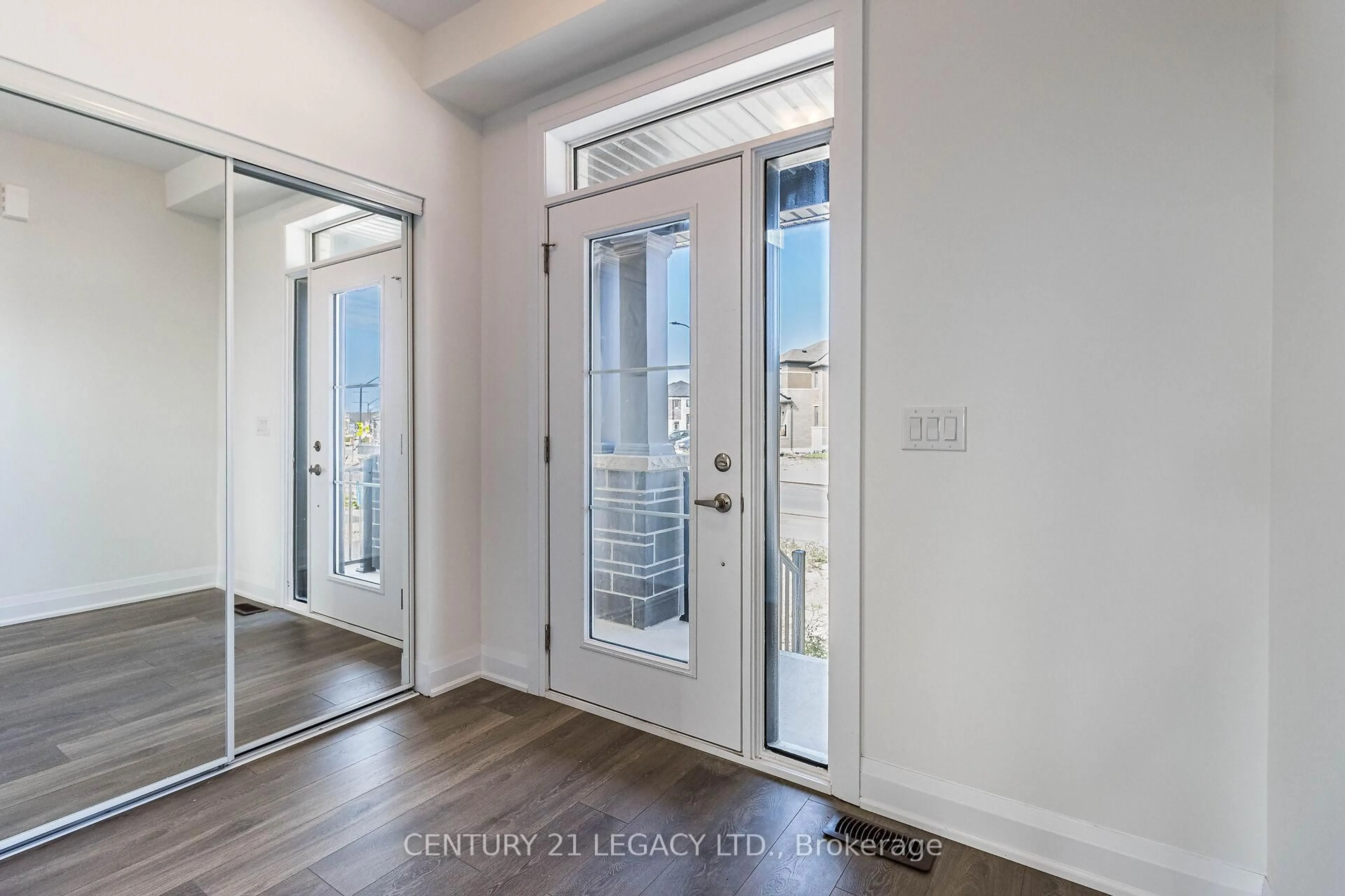 Indoor entryway for 30 Union Blvd, Wasaga Beach Ontario L9Z 0M5