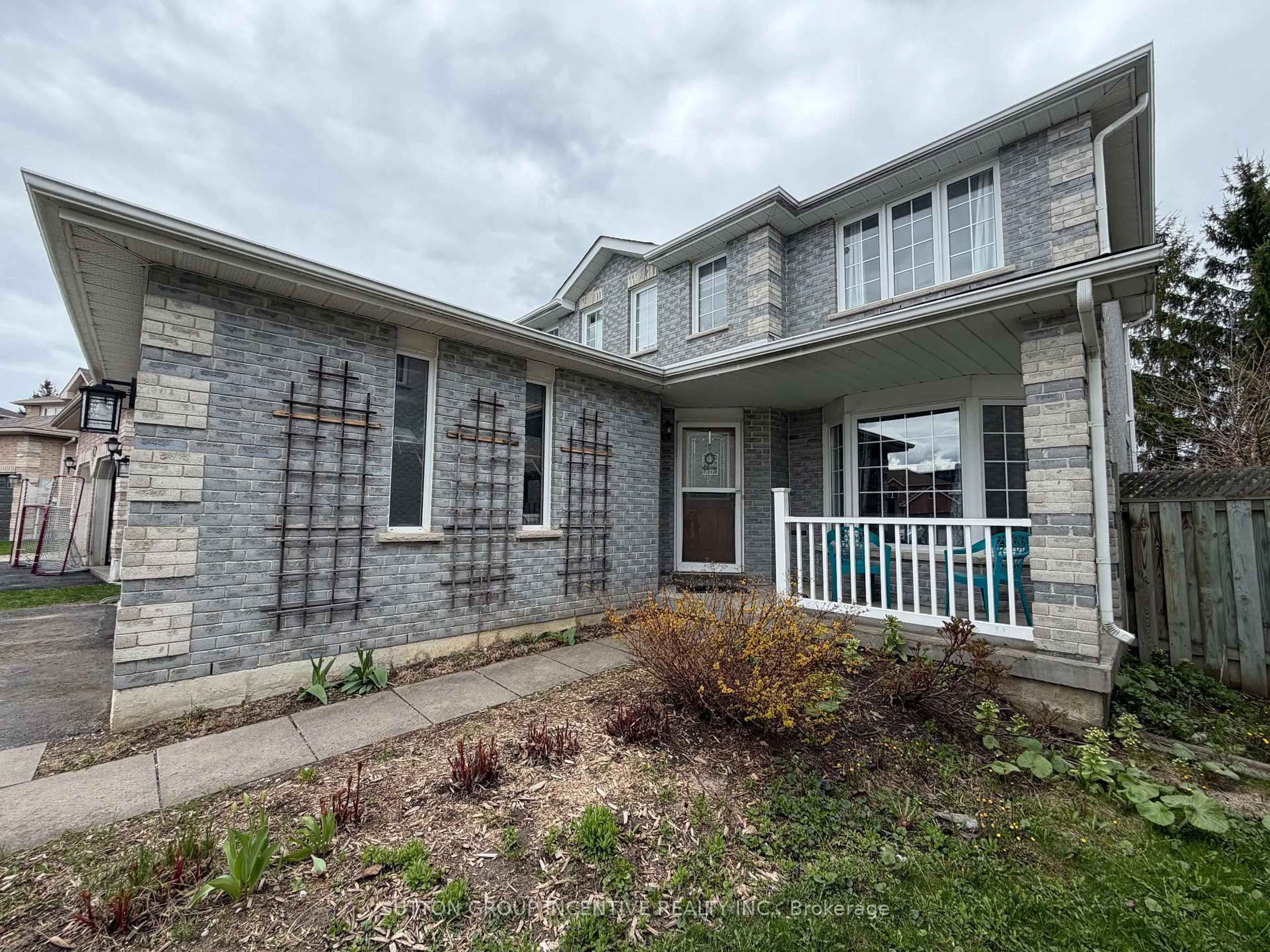 Home with brick exterior material, building for 49 Shaina Crt, Barrie Ontario L4N 9S7