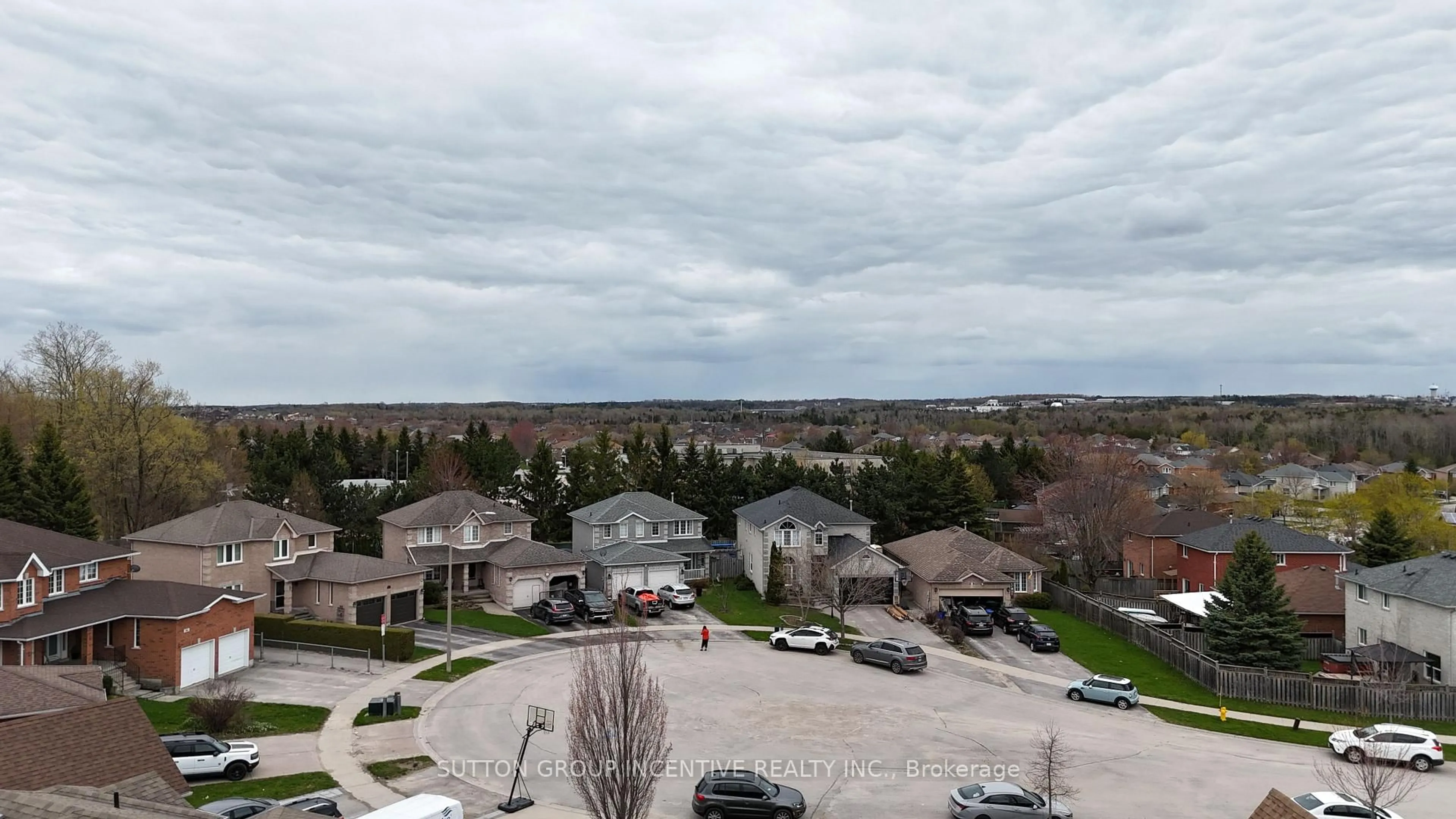A pic from outside/outdoor area/front of a property/back of a property/a pic from drone, mountain view for 49 Shaina Crt, Barrie Ontario L4N 9S7