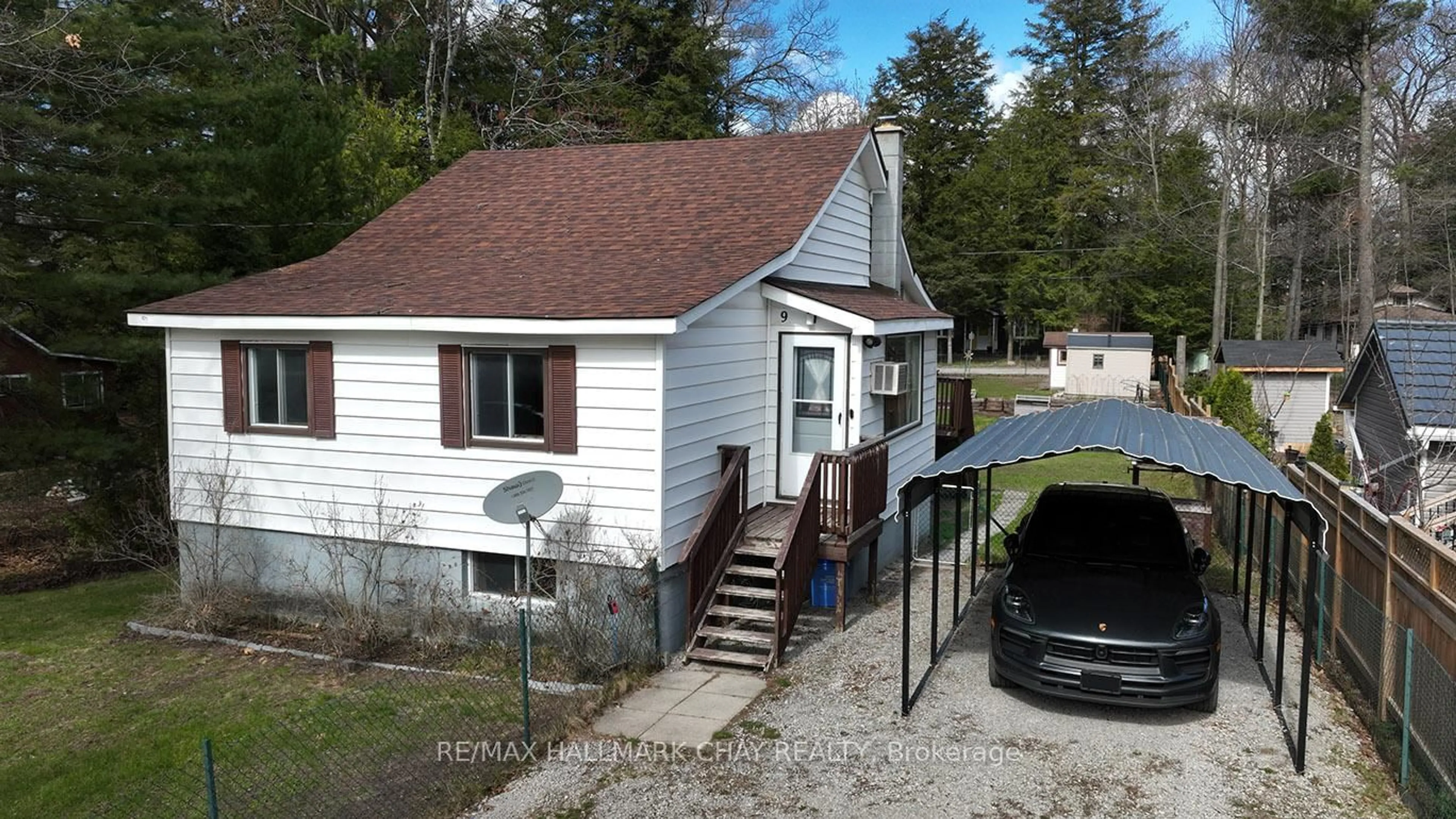 A pic from outside/outdoor area/front of a property/back of a property/a pic from drone, street for 9 SECOND St, Tiny Ontario L0L 2J0