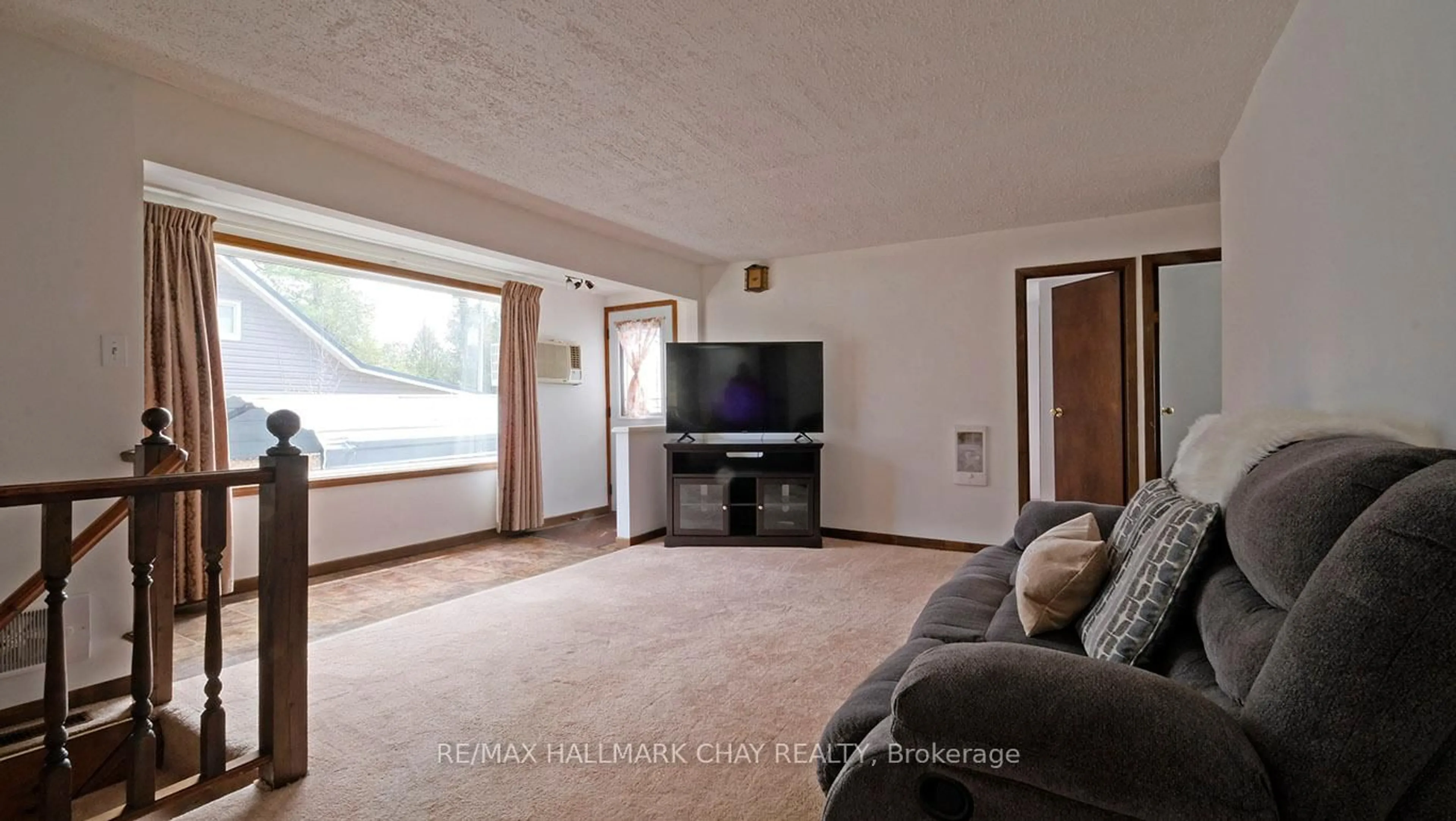 A pic of a room for 9 SECOND St, Tiny Ontario L0L 2J0