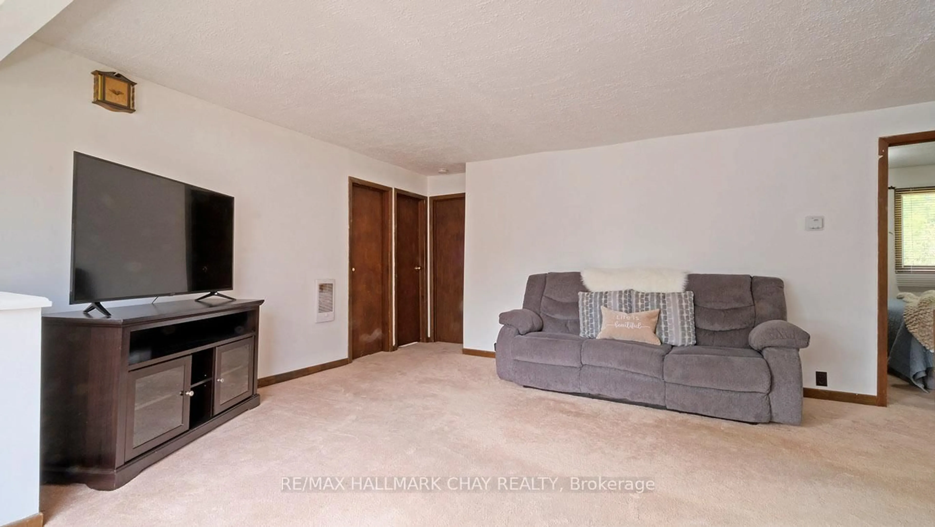 Living room with furniture, unknown for 9 SECOND St, Tiny Ontario L0L 2J0