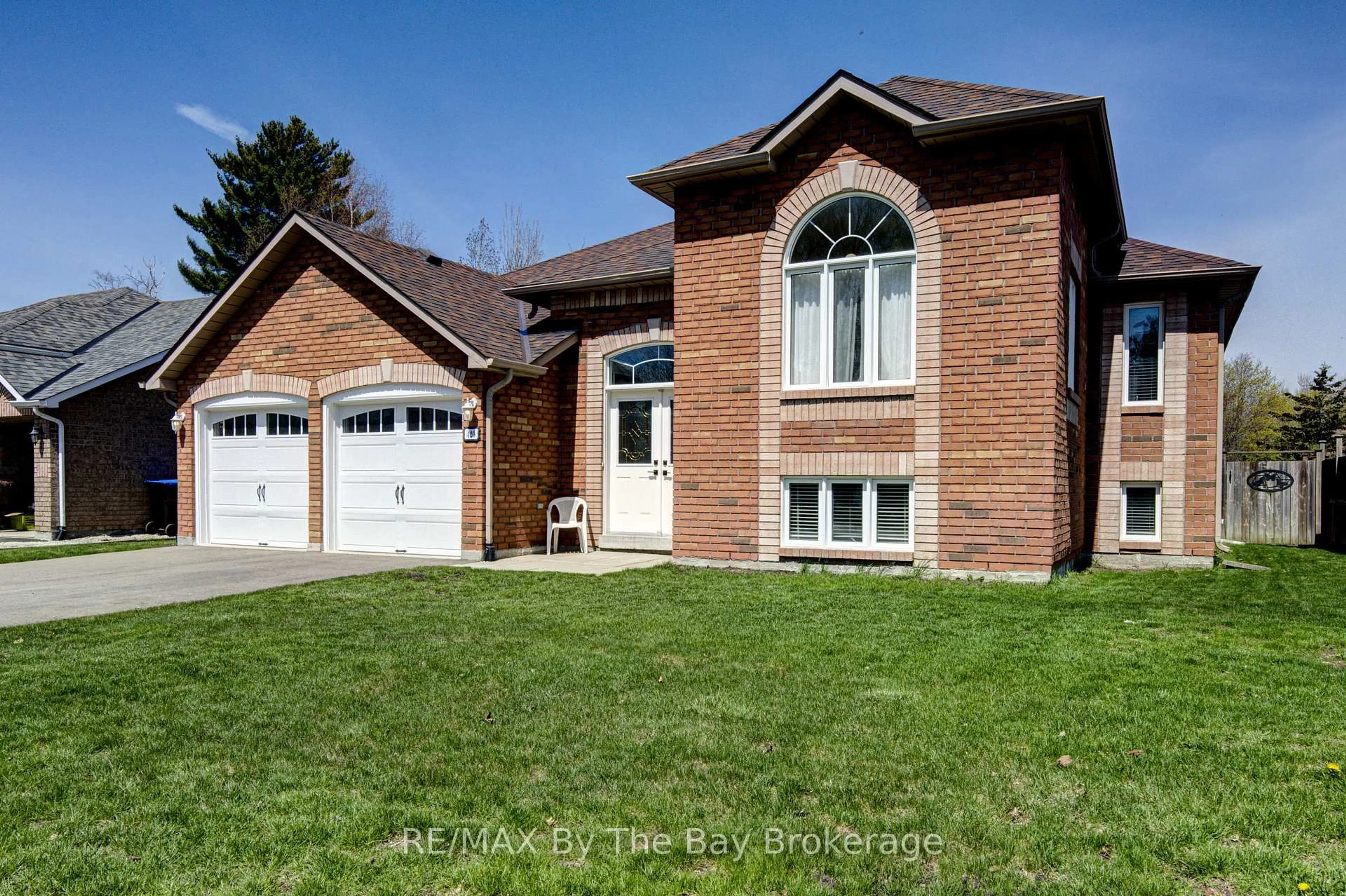 Home with brick exterior material, street for 420 Ramblewood Dr, Wasaga Beach Ontario L9Z 1P3