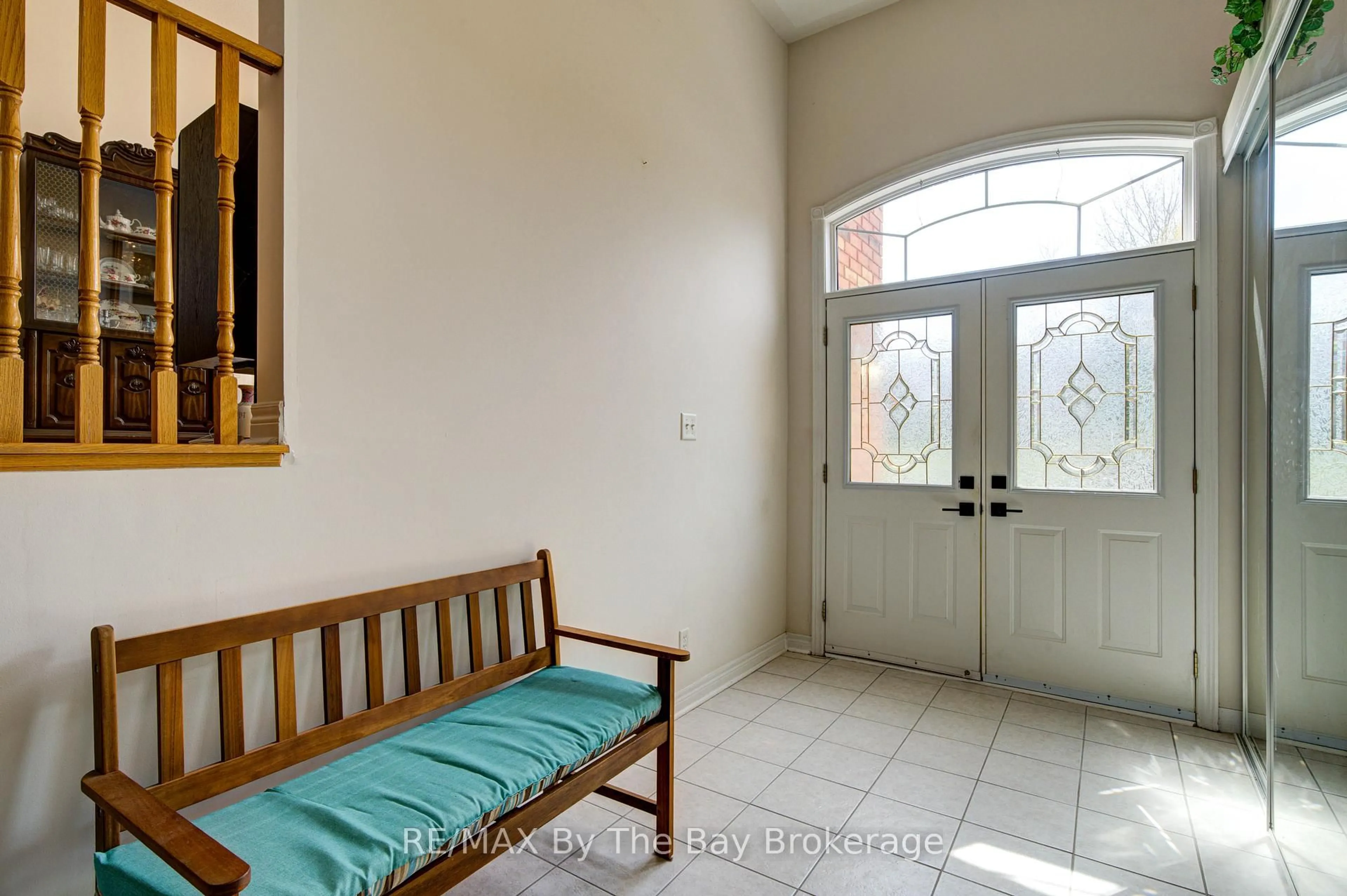 Indoor entryway for 420 Ramblewood Dr, Wasaga Beach Ontario L9Z 1P3